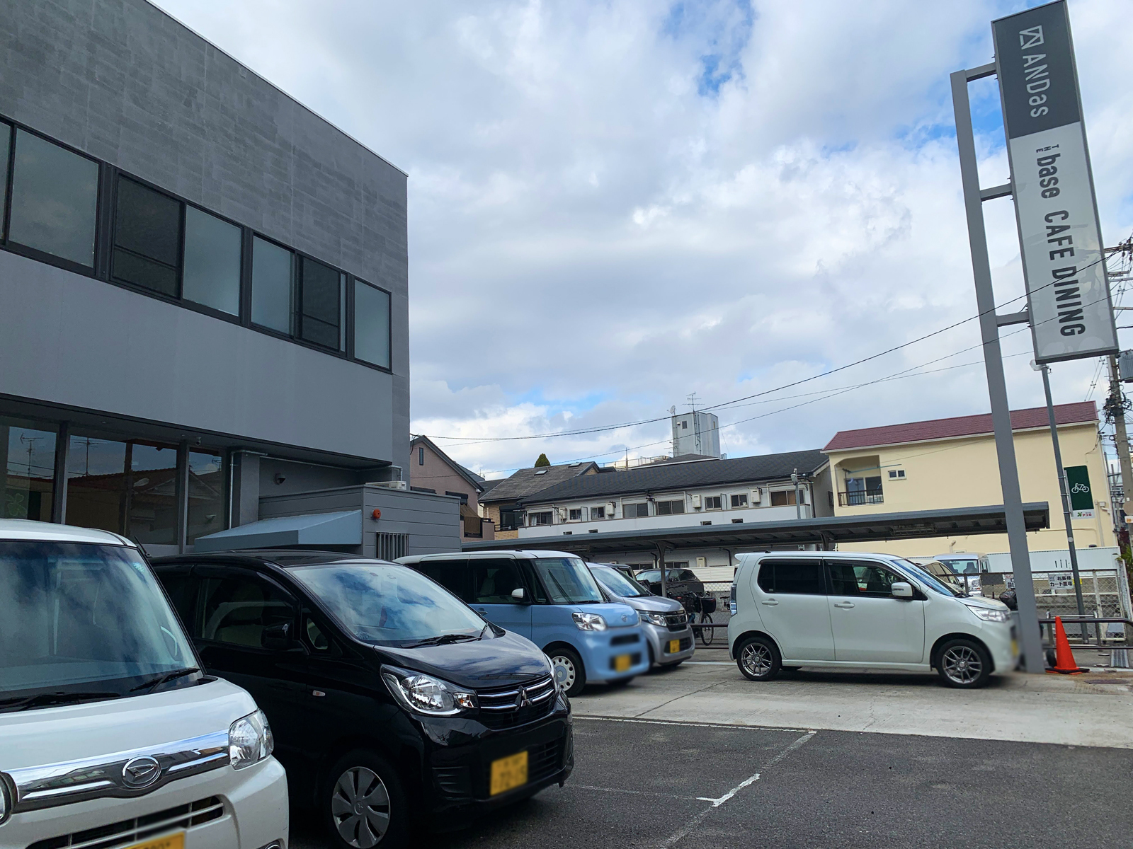THE base ASAKAYAMA CAFE DINING_駐車場