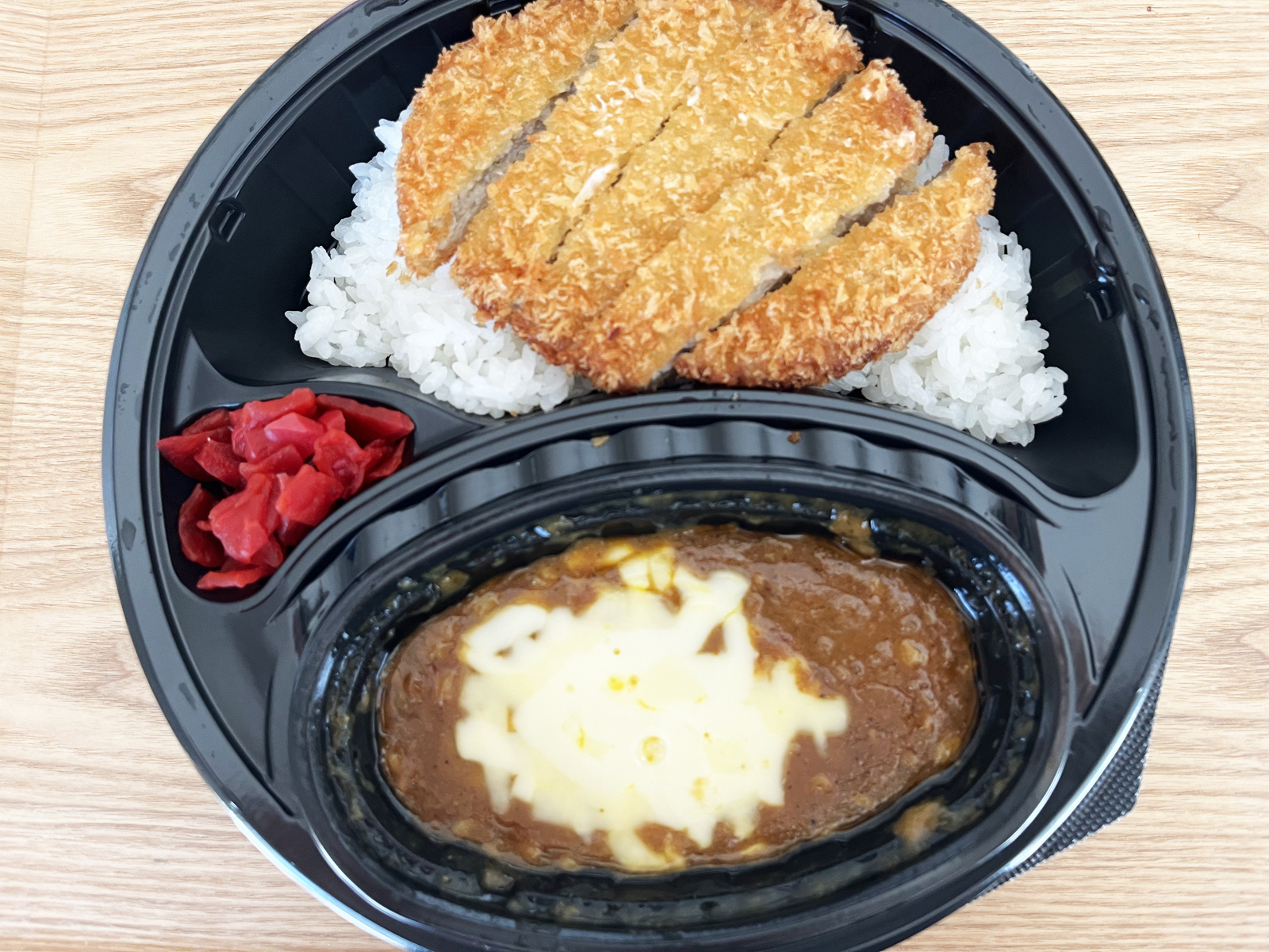 メンチカツチーズカレー