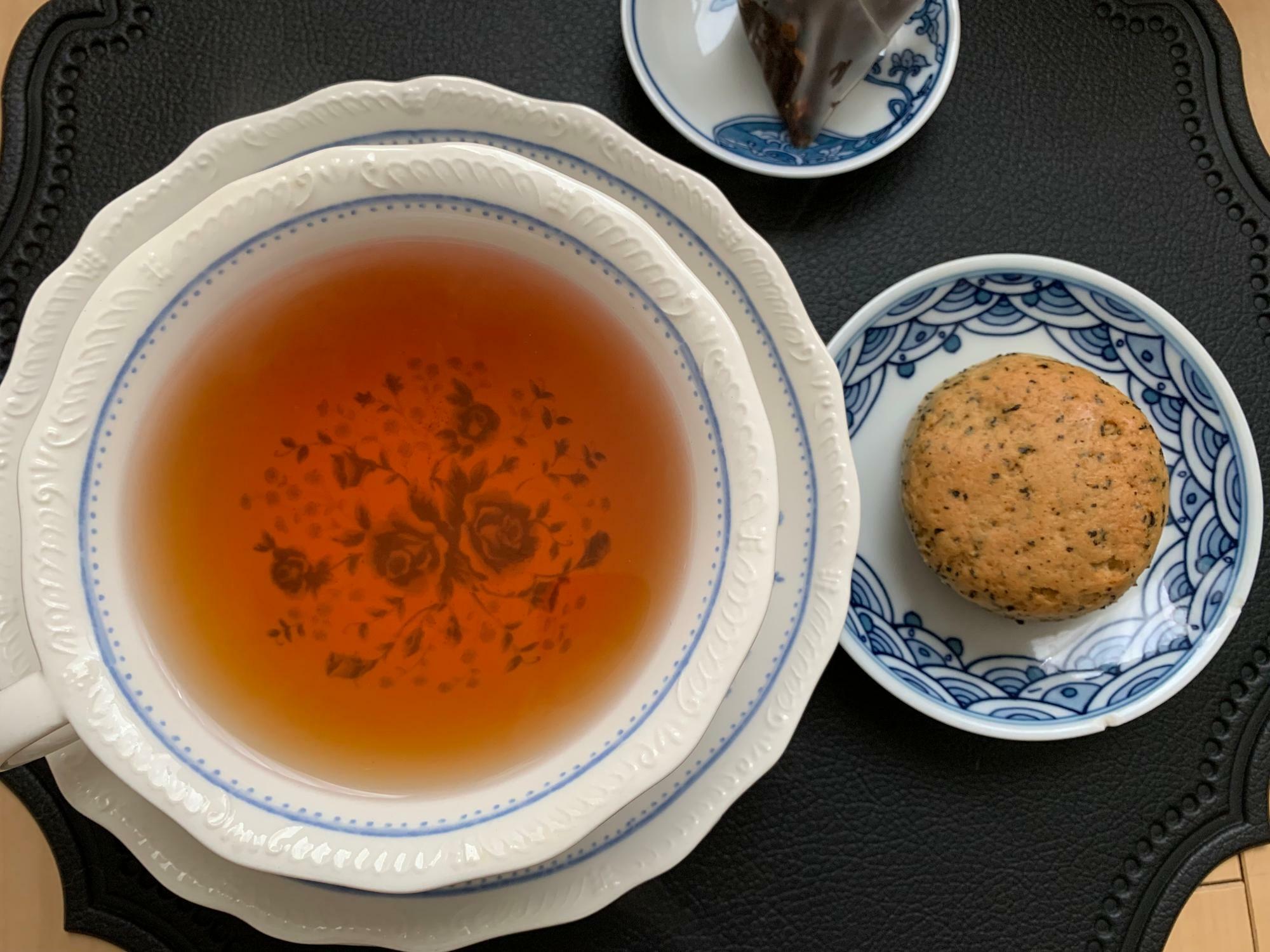 苺紅茶と、紅茶のスコーン