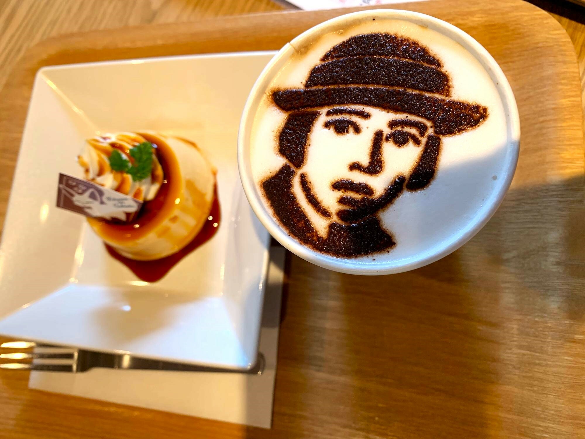 「中也のカフェラテ」と「たまご村プリン」