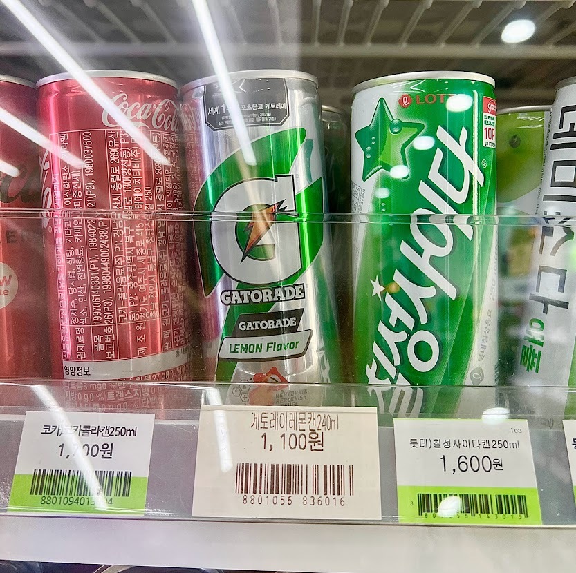 ちなみに缶のコカ・コーラは、1700ｗ(約170円)