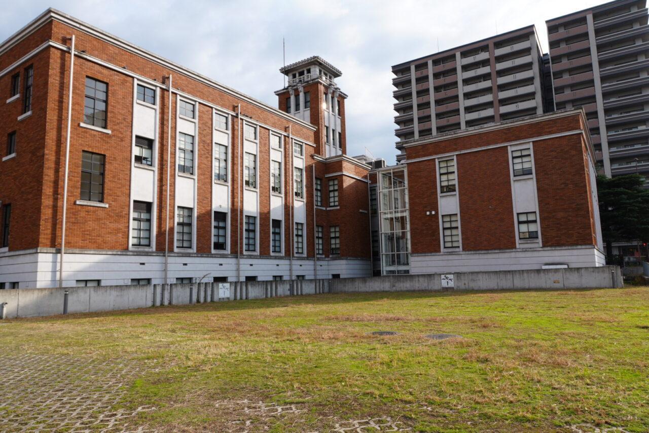 戸畑図書館芝生広場