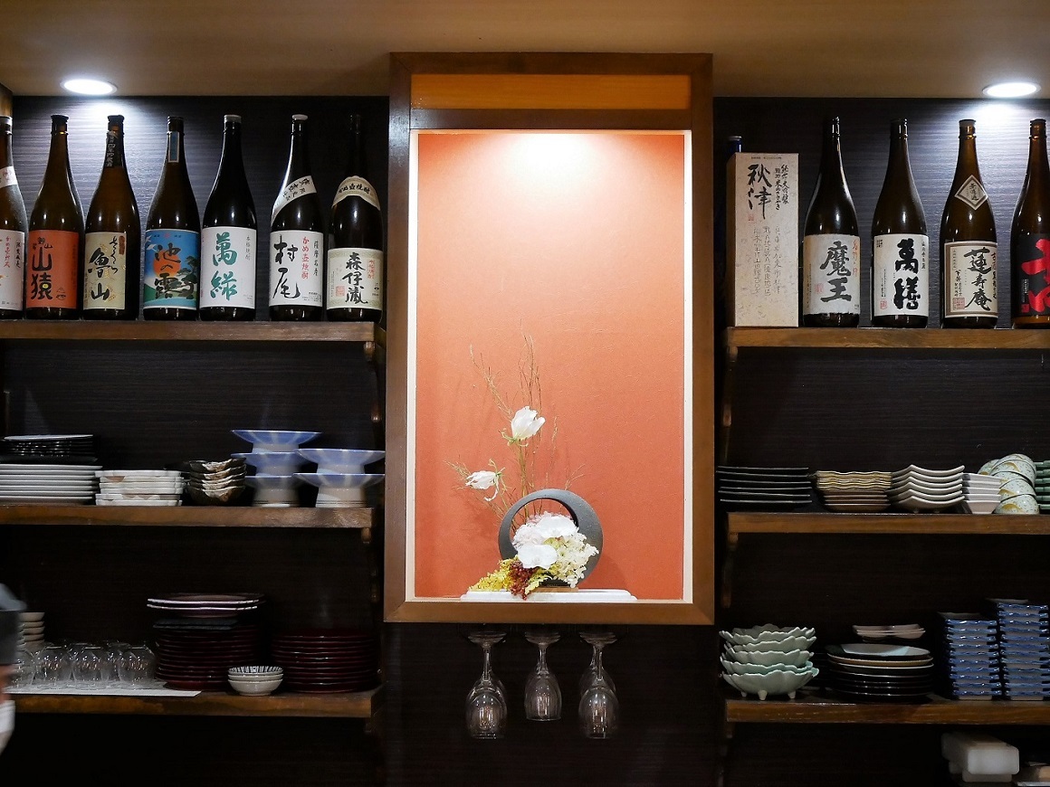 日本酒は店主自ら酒蔵へ買い付けに行くこともあります