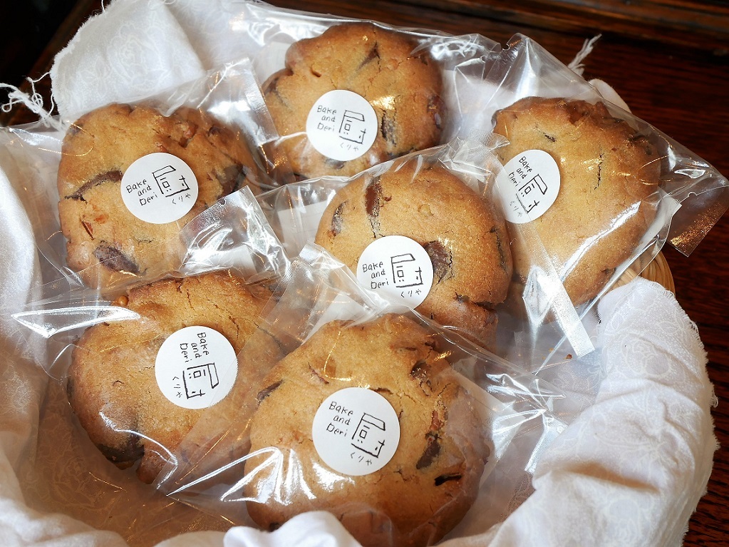 「チョコとナッツのクッキー」（250円）