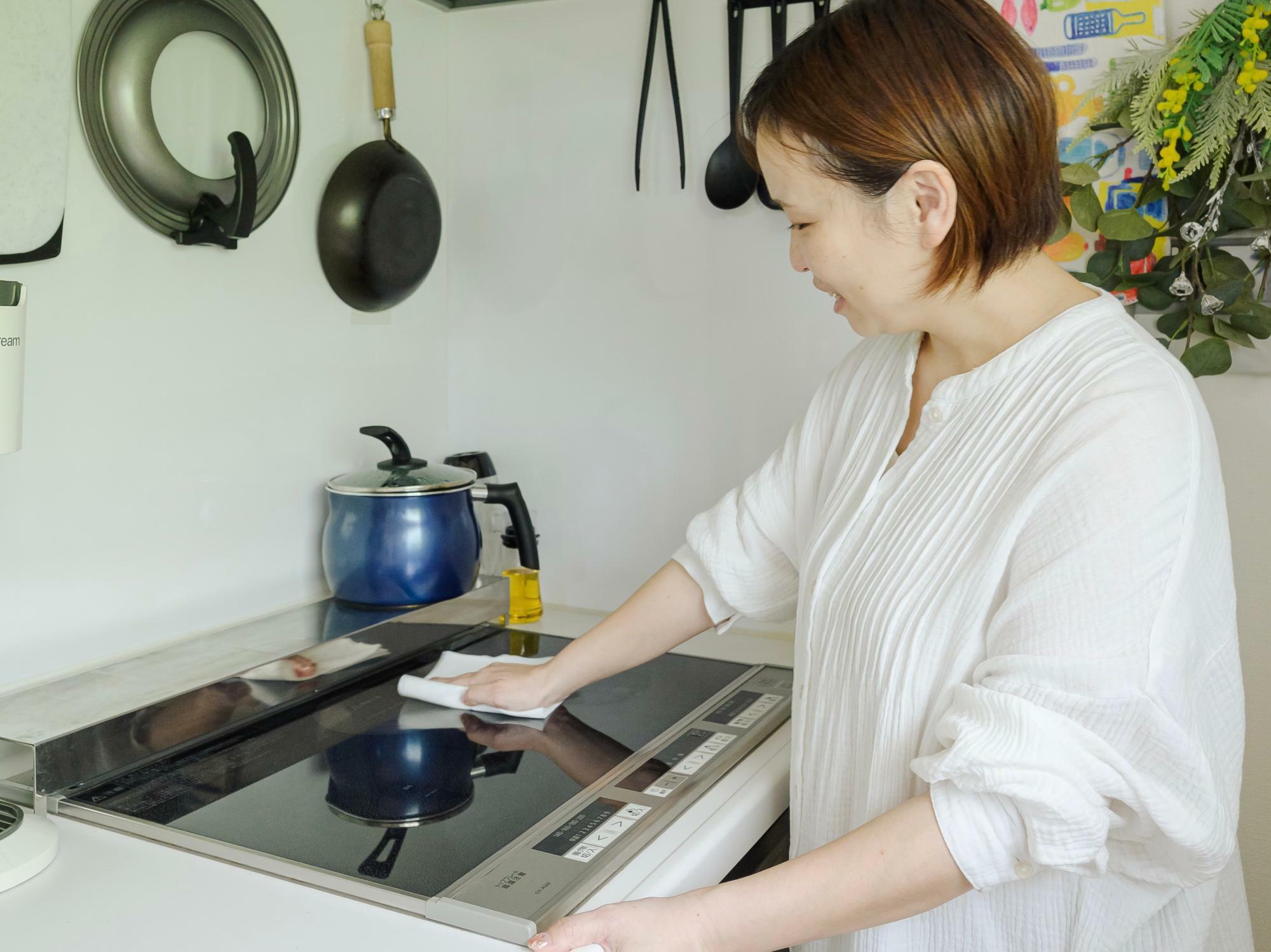 調理中の汚れはすぐに拭けば簡単に落とせる