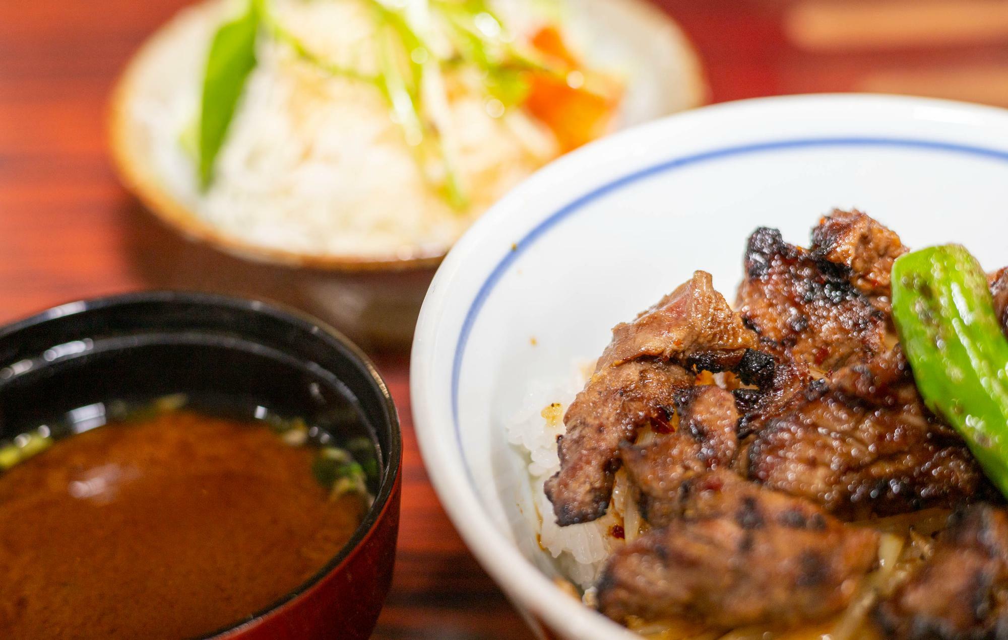 中落ちカルビ焼肉丼セット