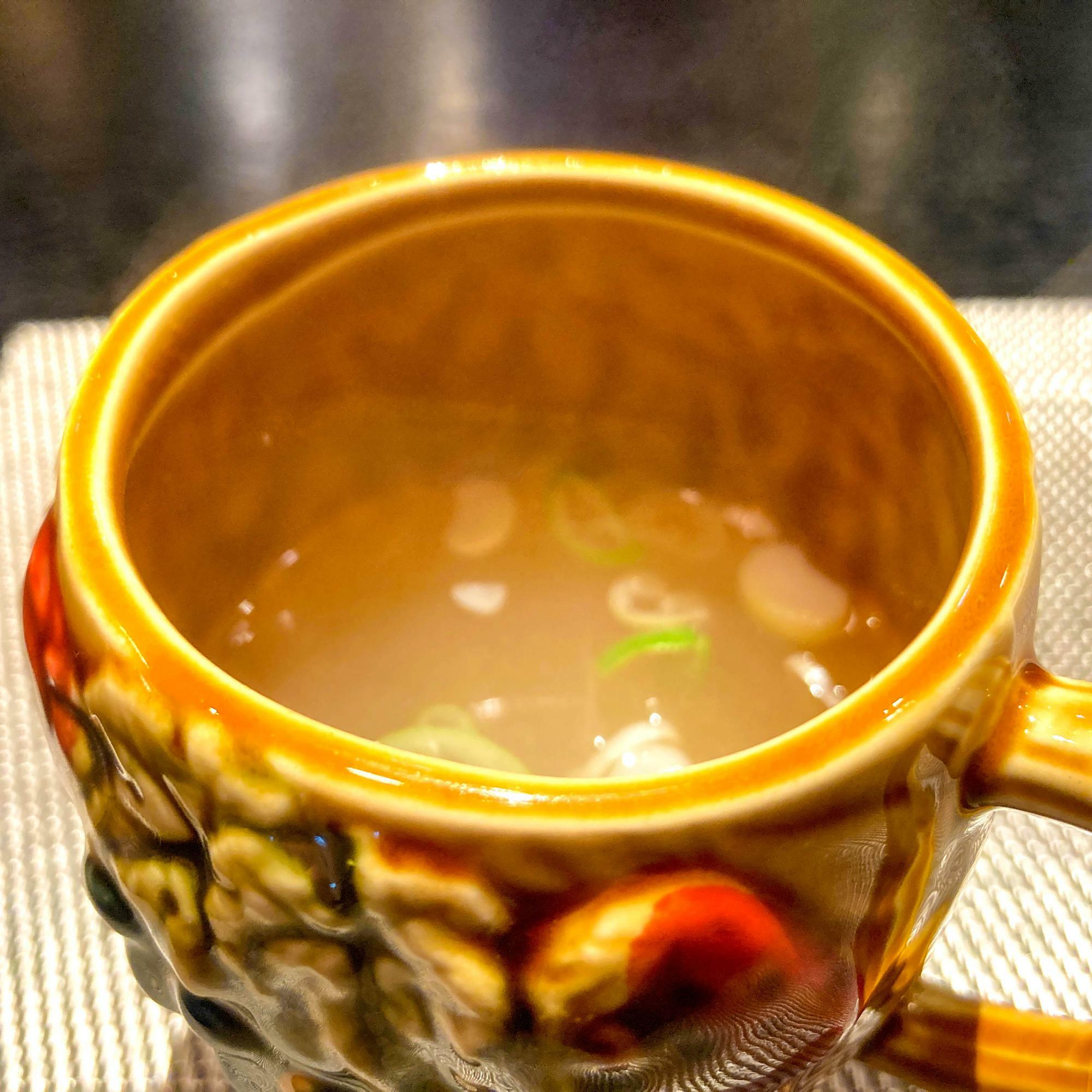 温かい中華風のスープ