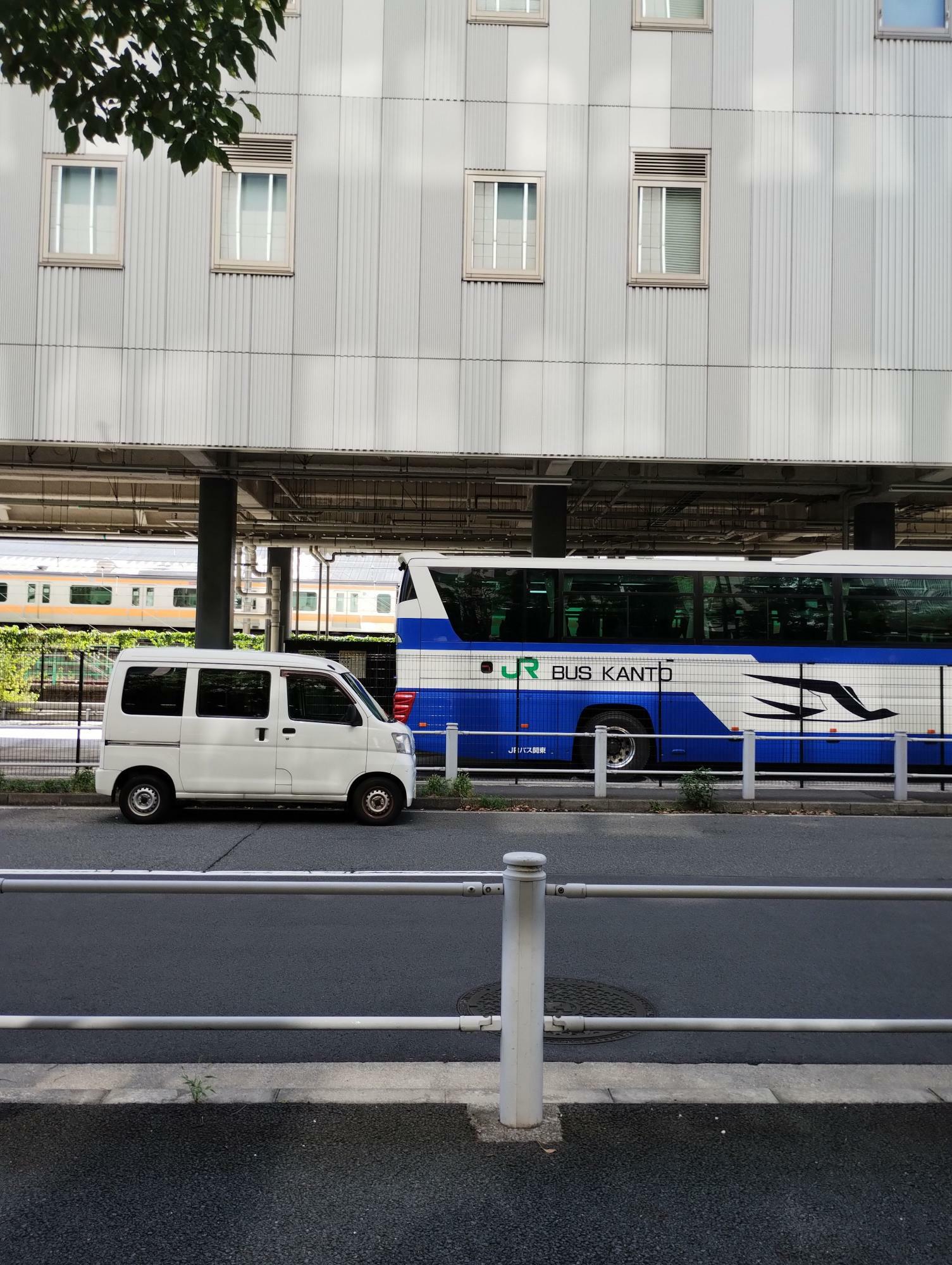 奥に見える山手線、新宿湘南ライン、中央線など