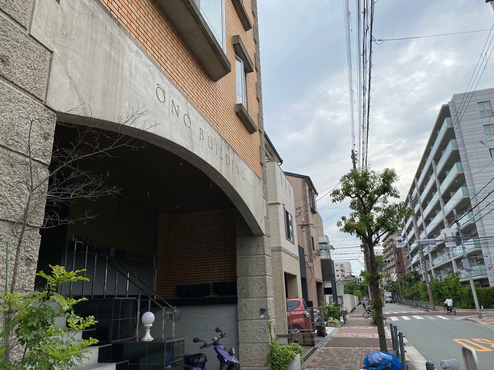 写真奥側が関目駅方面