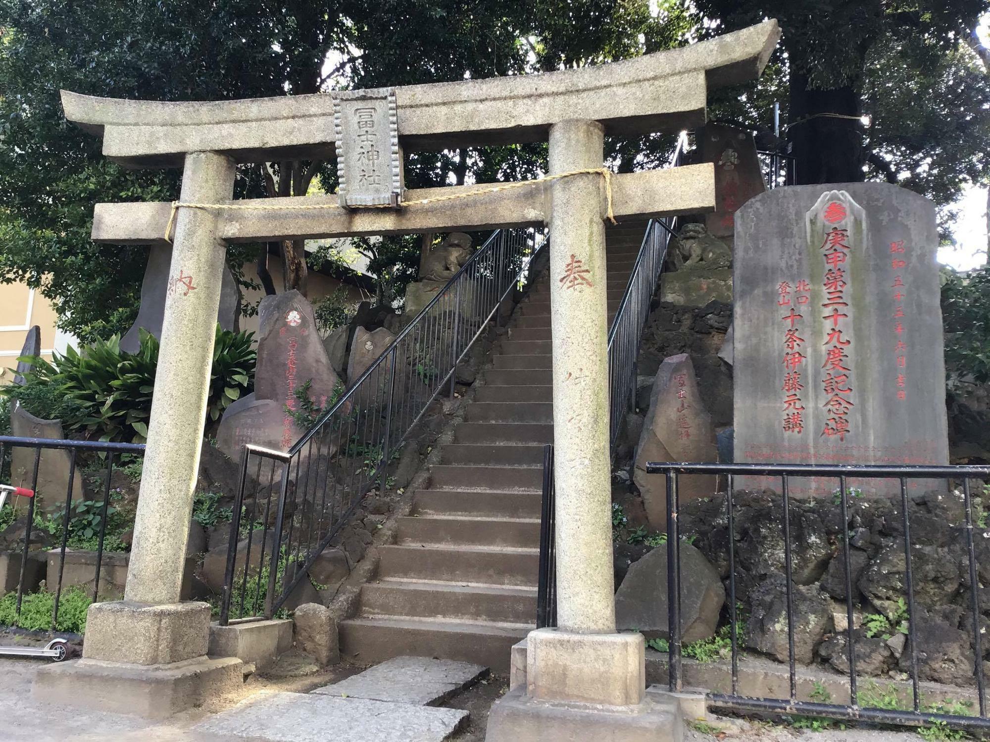 移設工事前の冨士神社（※撮影2020年4月11日）