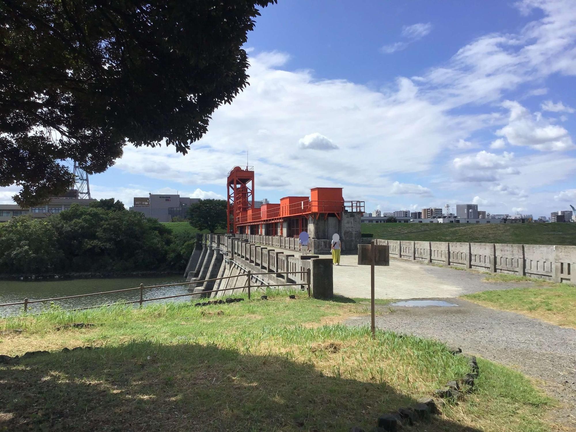 岩淵水門（赤水門）