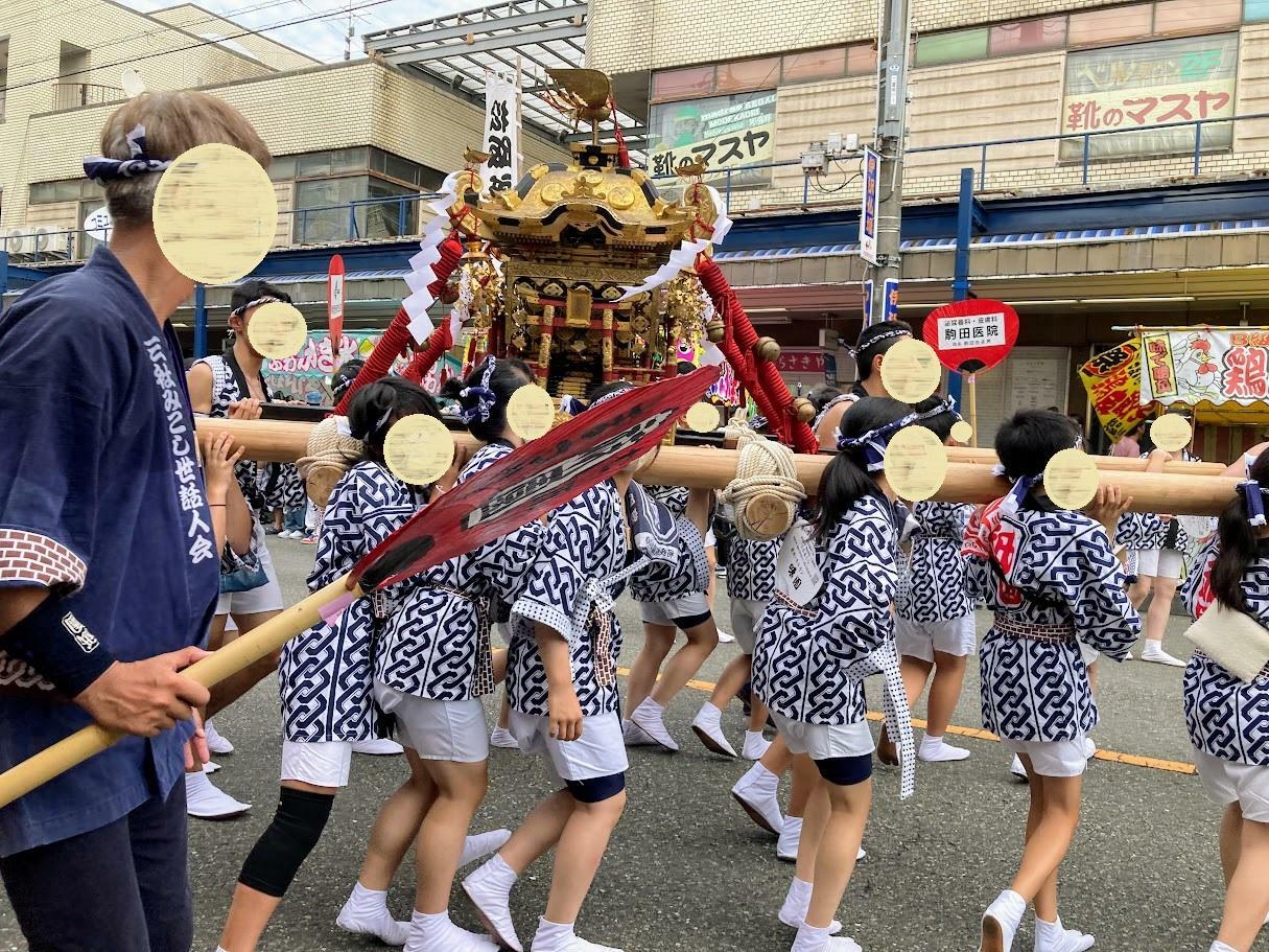 2023年開催の「松阪祇園まつり」小若みこしの様子