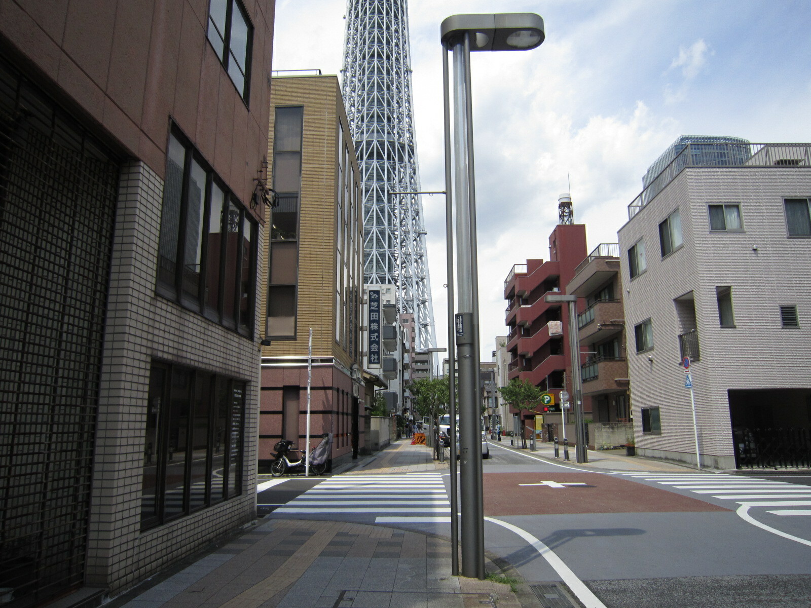 錦糸町からタワービュー通りをひたすらスカイツリー方面へ。