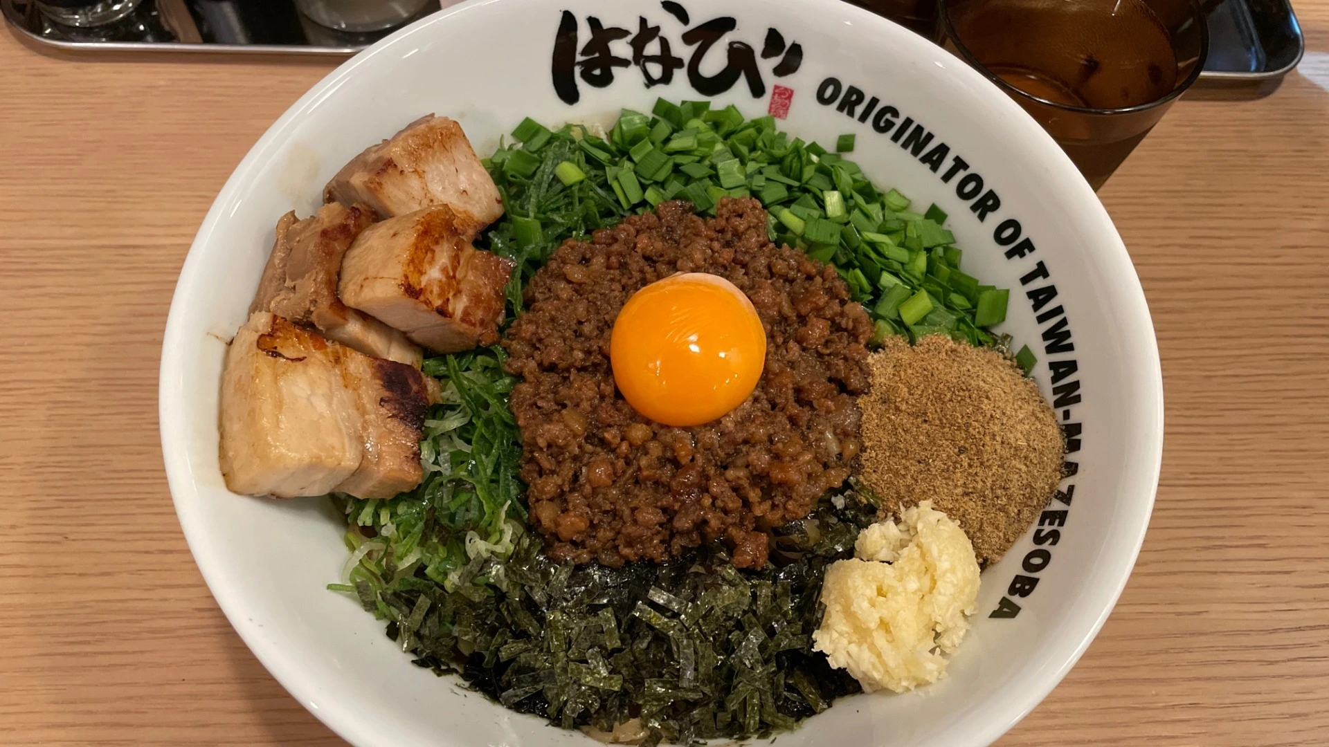 味も見た目も抜群な「台湾まぜそば」発祥のお店【麺屋はなび