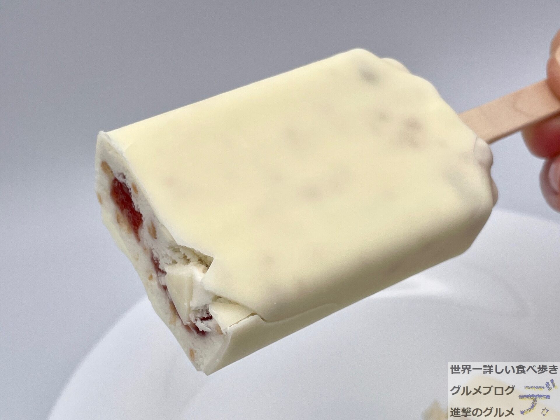 ローソン「シナモロールのいちごのショートケーキアイスバー」を
