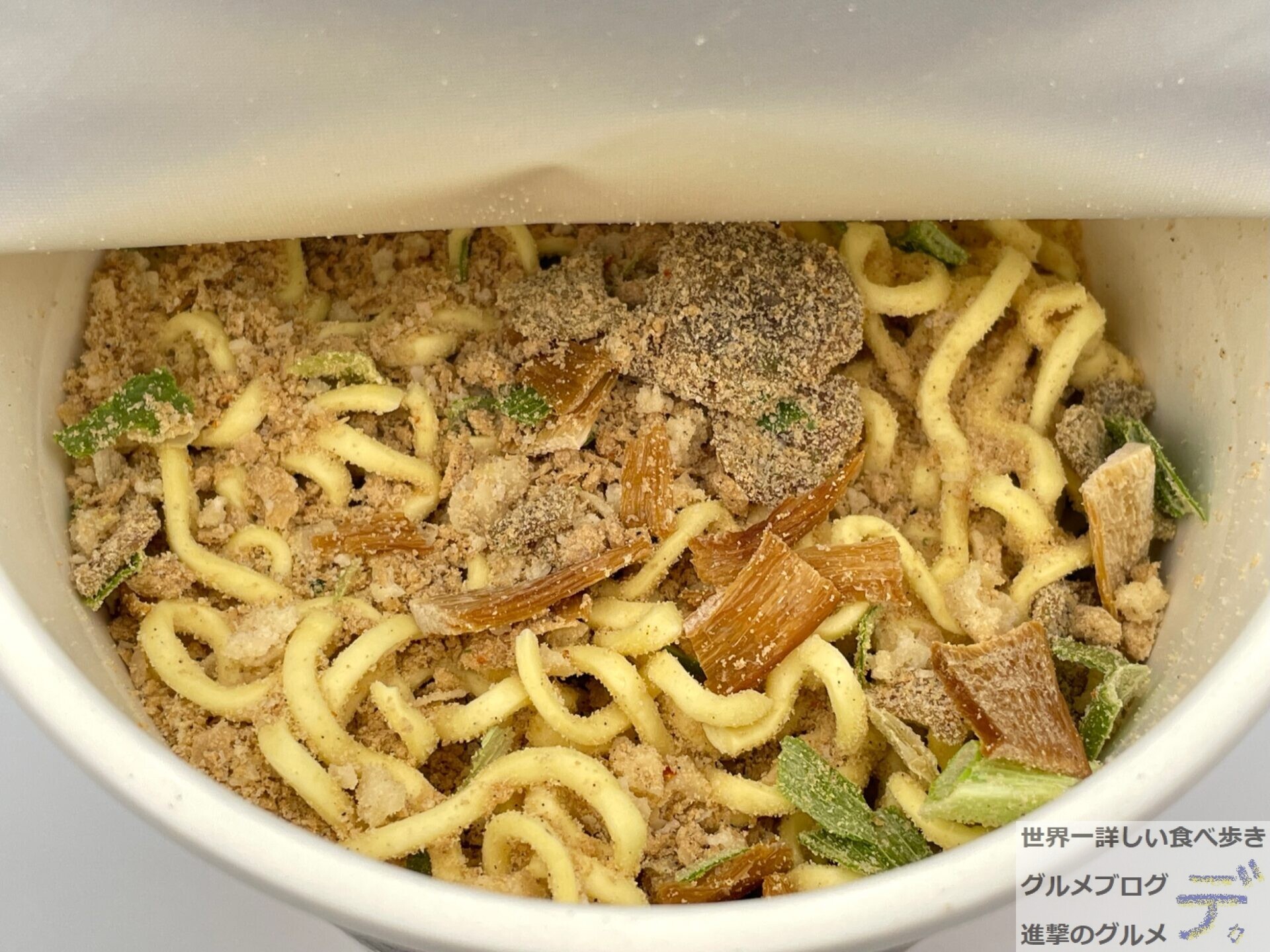 カップ麺】ローソン「六厘舎監修 極濃豚骨魚介中華そば」を実食 カップ麺】ローソン「六厘舎監修 極濃豚骨魚介中華そば」を実食