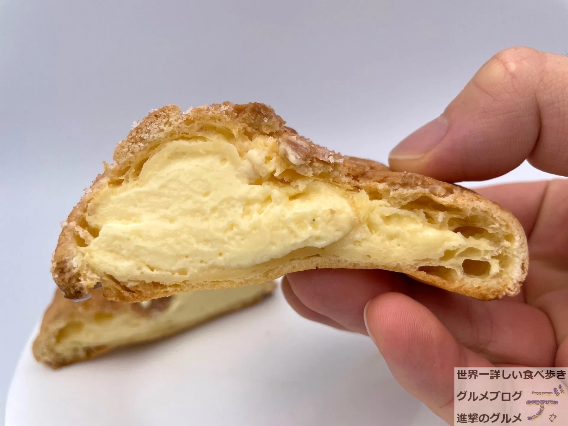 ローソン「まるでメロンパンみたいなシュークリーム」を食べてみた感想