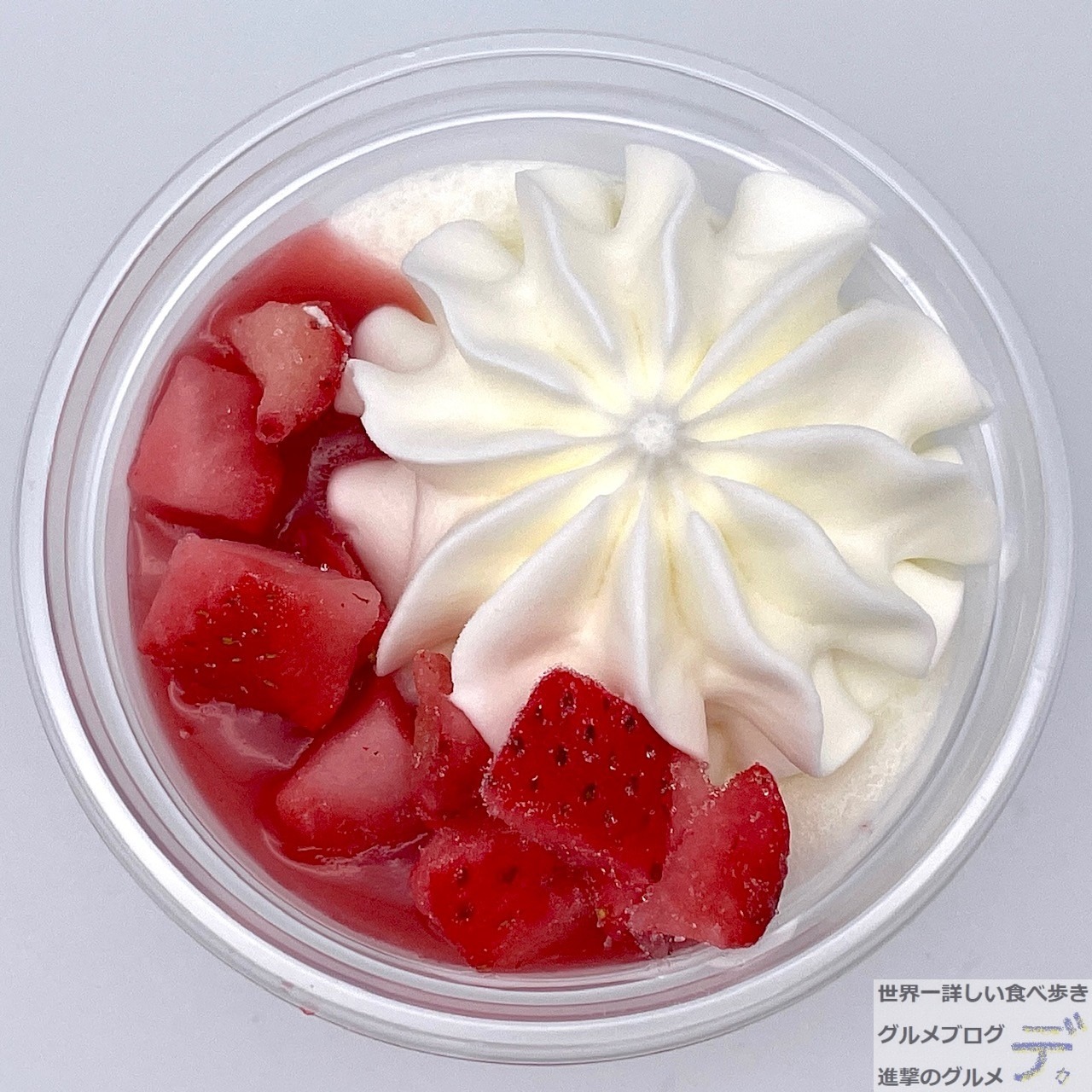 セブン-イレブン「いちご大好きな小さな白くま 2個入り」を実食 セブン-イレブン「いちご大好きな小さな白くま 2個入り」を実食