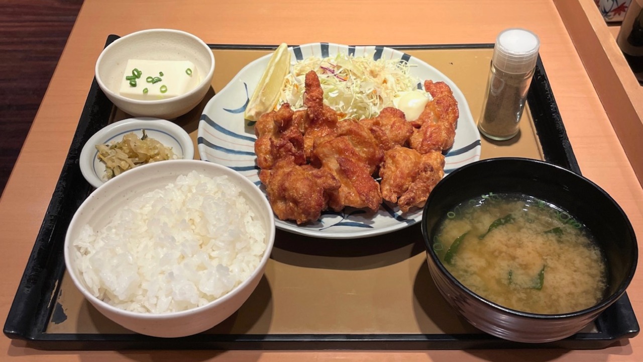 やよい軒で「から揚げ定食」を注文してみた（進撃のグルメ