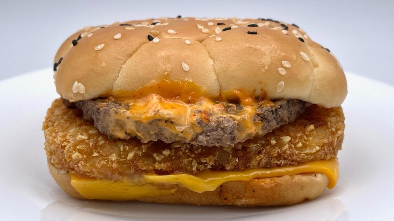 マクドナルド新作「ポテト入りバーガー」を注文してみた（進撃のグルメ 