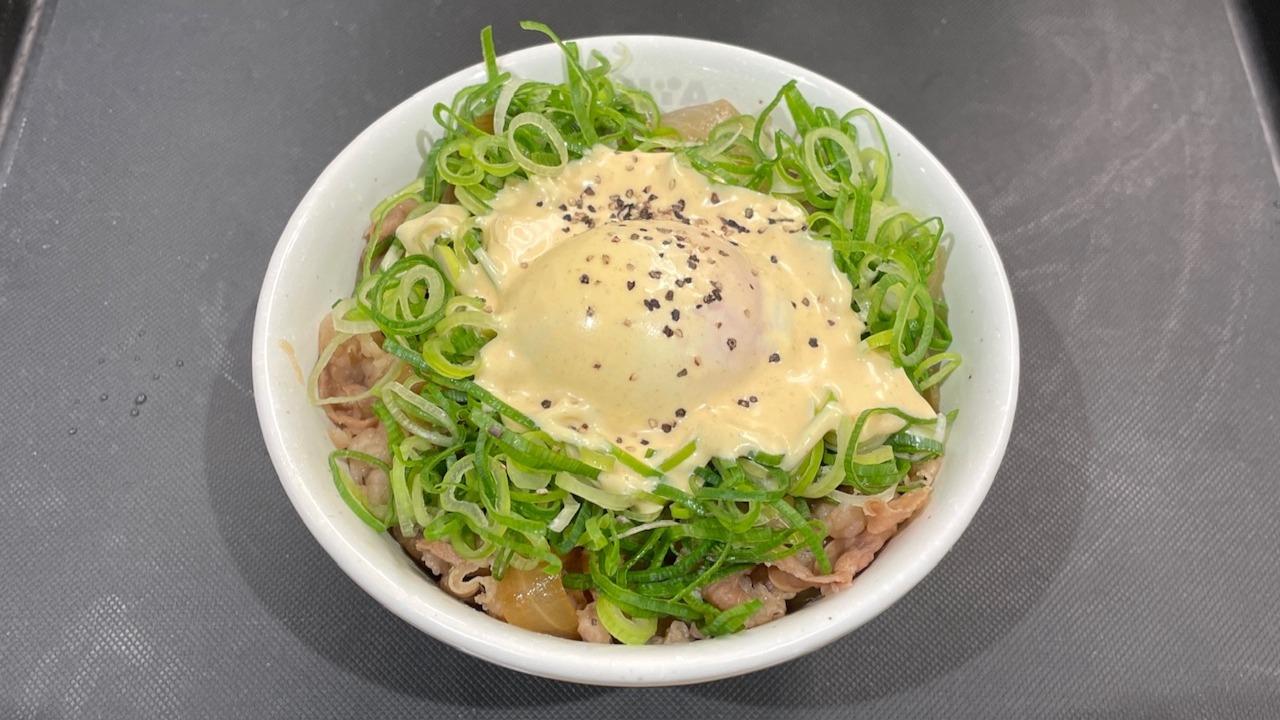 松屋の店舗限定メニュー「ウフマヨ牛めし」を食べてみた感想（進撃のグルメ） - エキスパート - Yahoo!ニュース