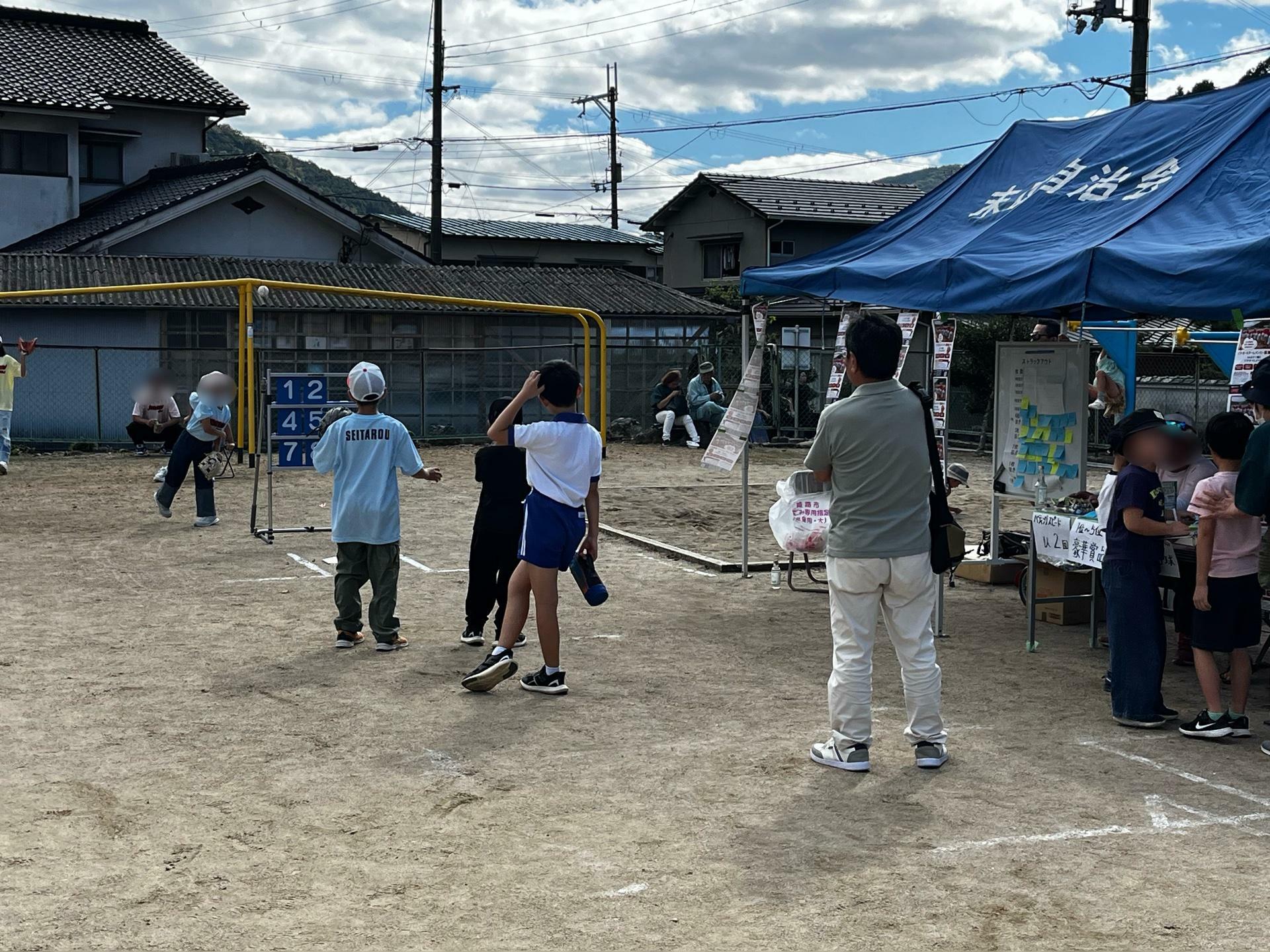 ストラックアウトに挑戦中の子ども達