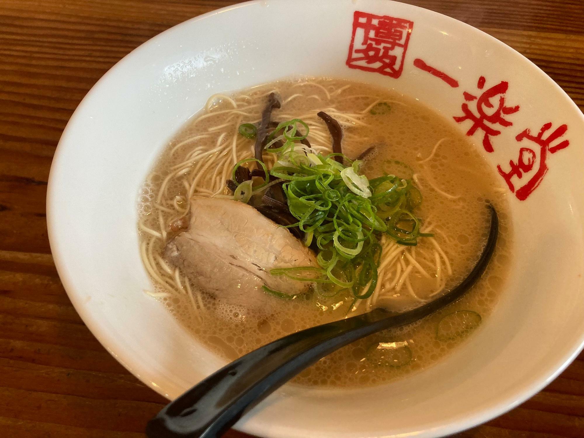 佐賀市】“あっさり”だけどコクもある正統派豚骨ラーメン！おすすめは