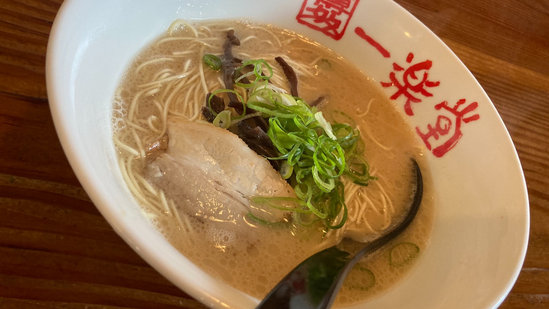 佐賀市】“あっさり”だけどコクもある正統派豚骨ラーメン！おすすめは