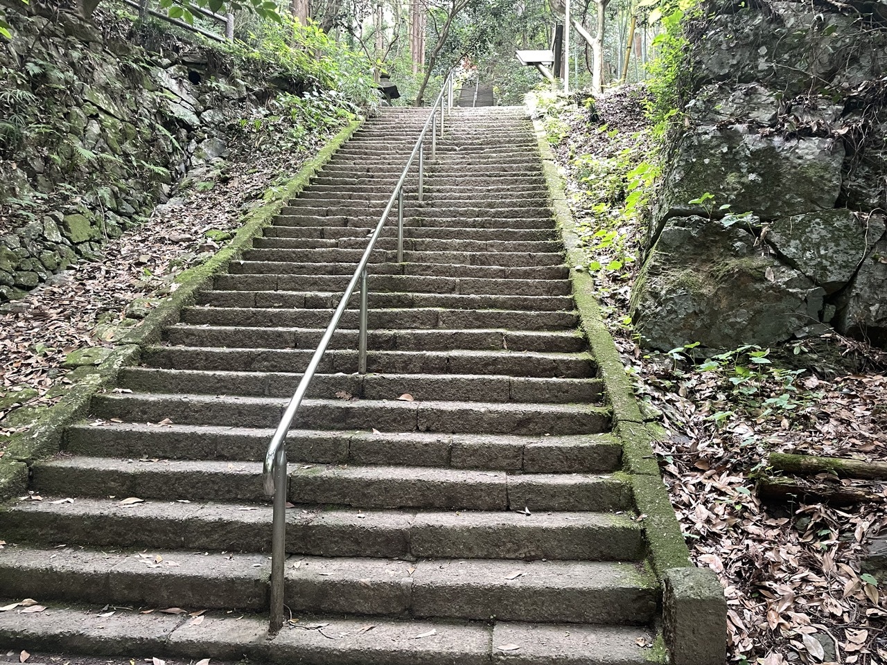 太平山神社へと続く1000段の石段
