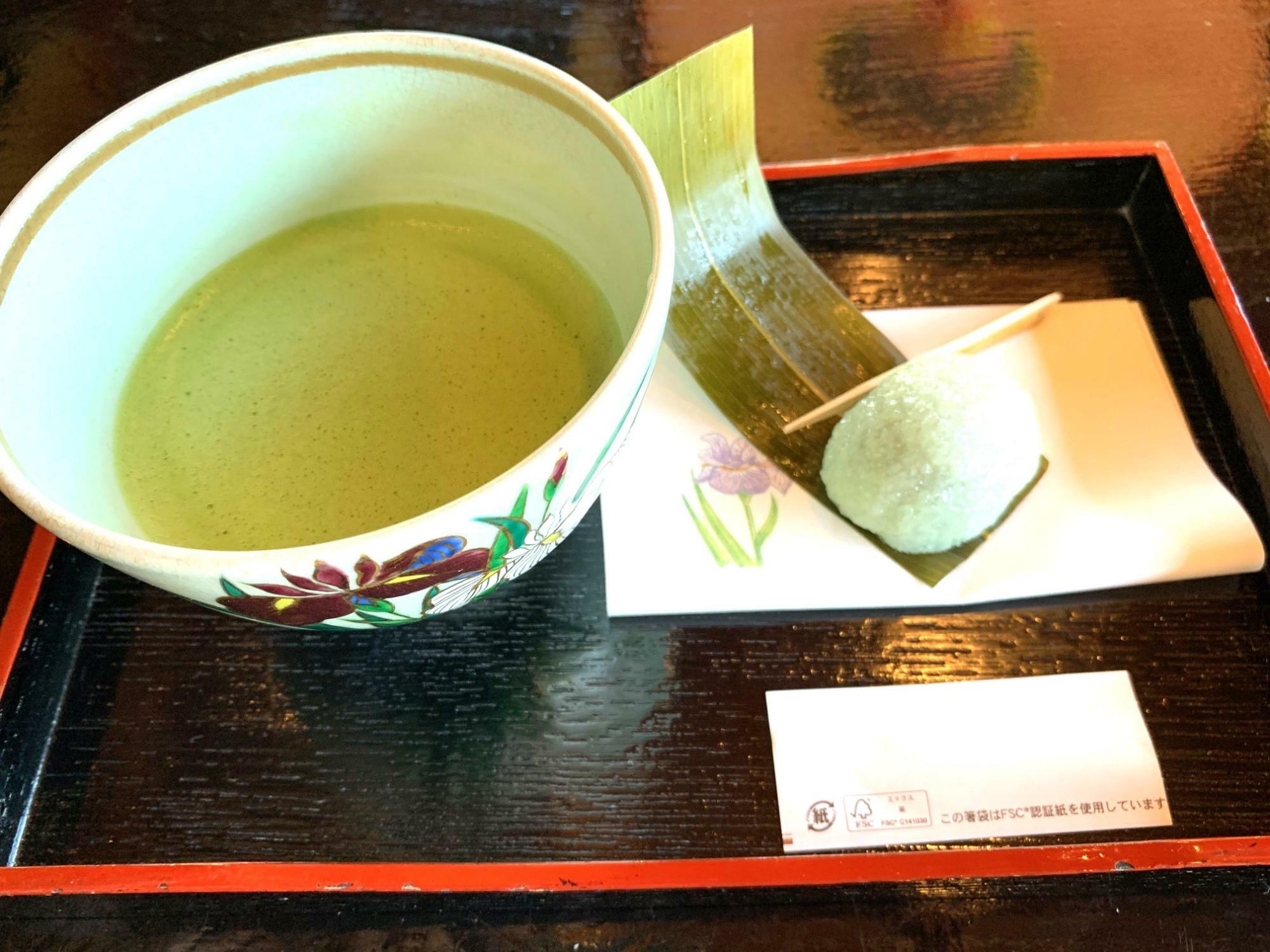 「お抹茶と季節のお菓子」350円