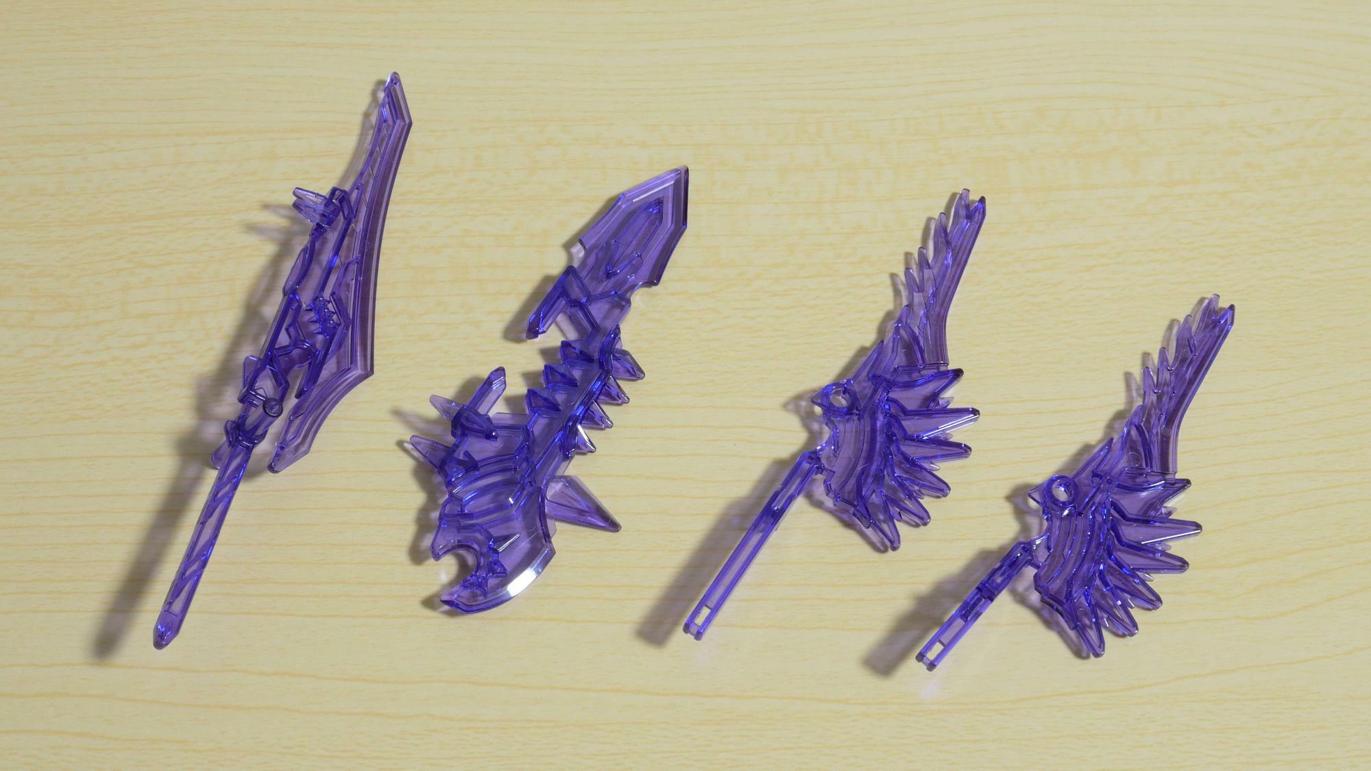 左：大画戟　／　中：方天戦斧　／　右：紫炎刀
