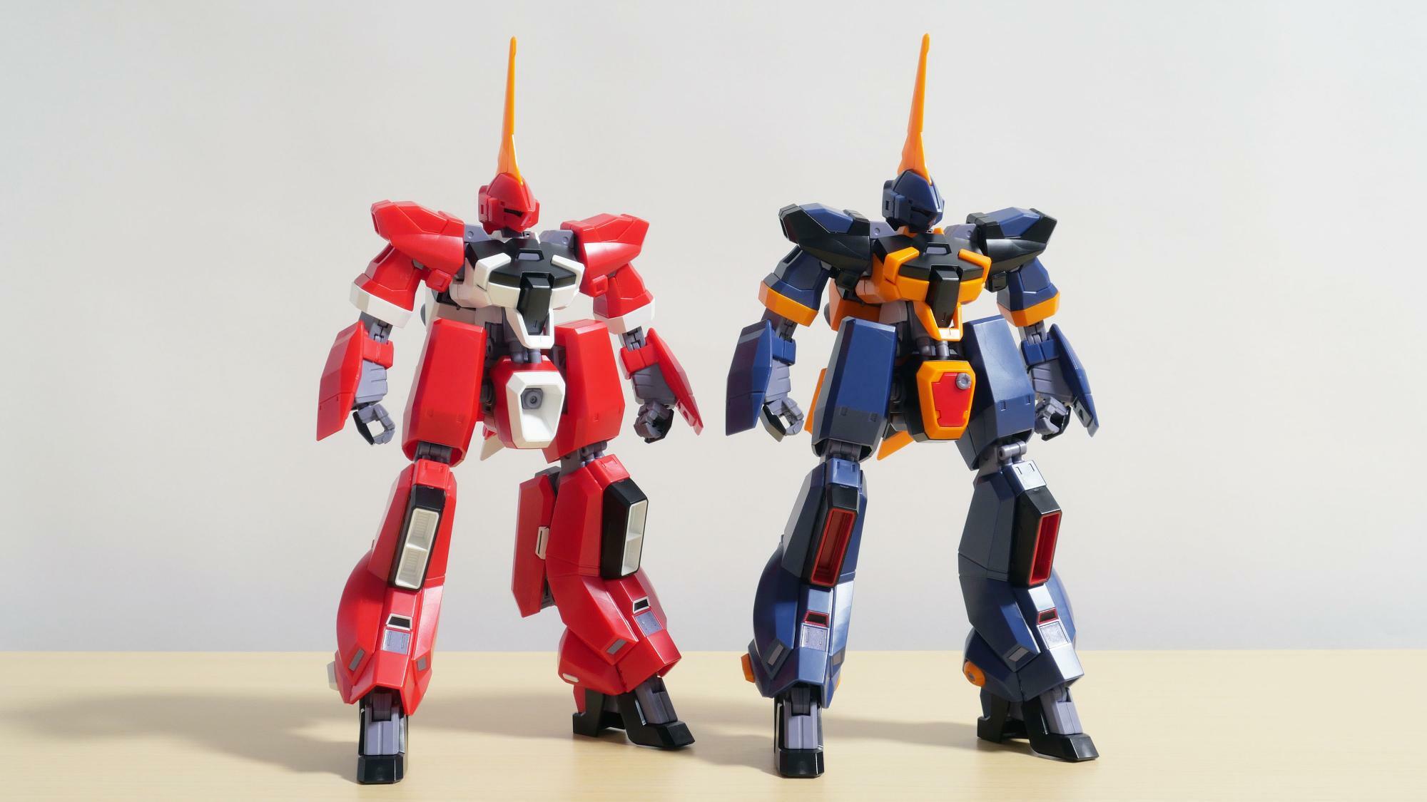 左：当キット　／　右：HGUC バーザム（A.O.Z RE-BOOT版）