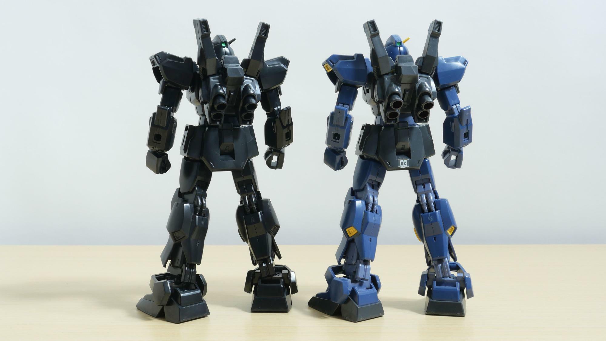 左：当キット　／　右：HGUC No.030 ガンダムMk-II（ティターンズ）