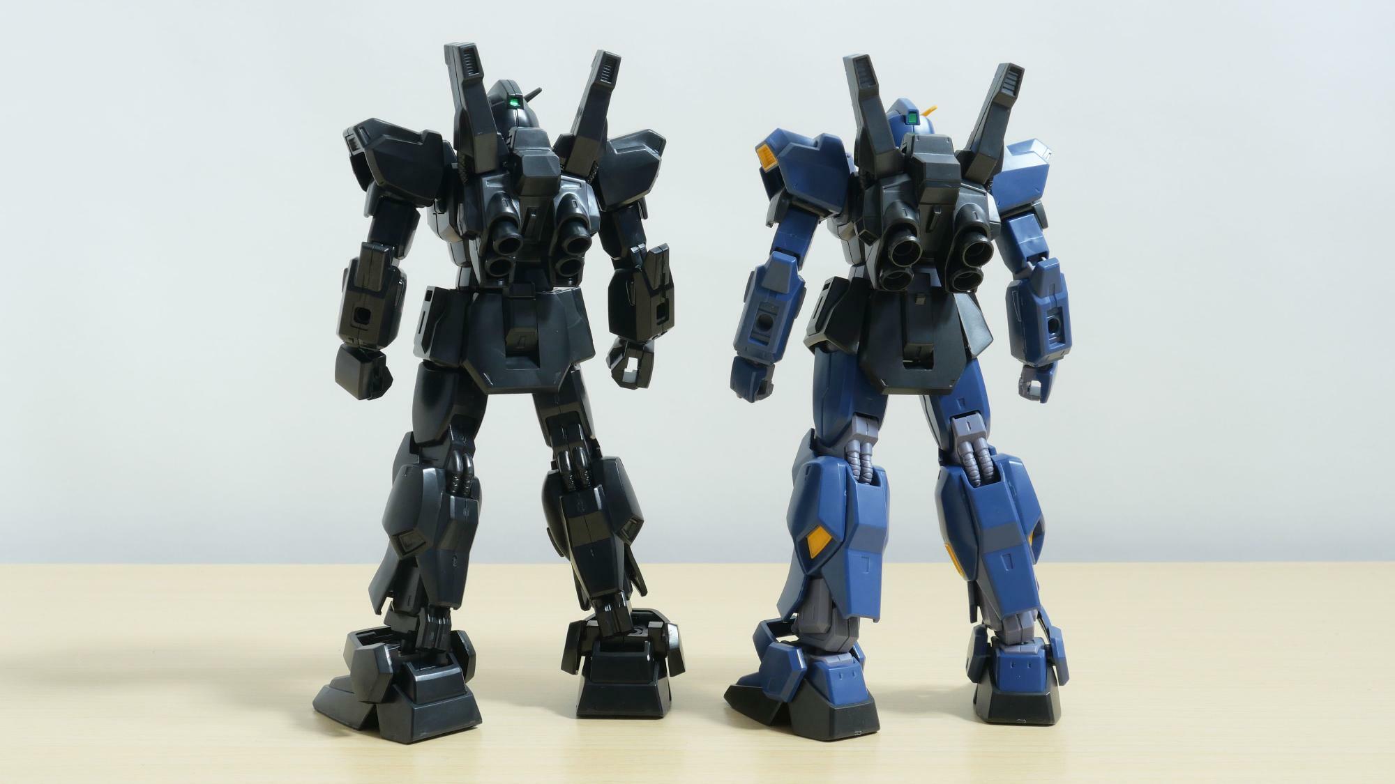 左：当キット　／　右：HGUC No.194 ガンダムMk-II（ティターンズ仕様）