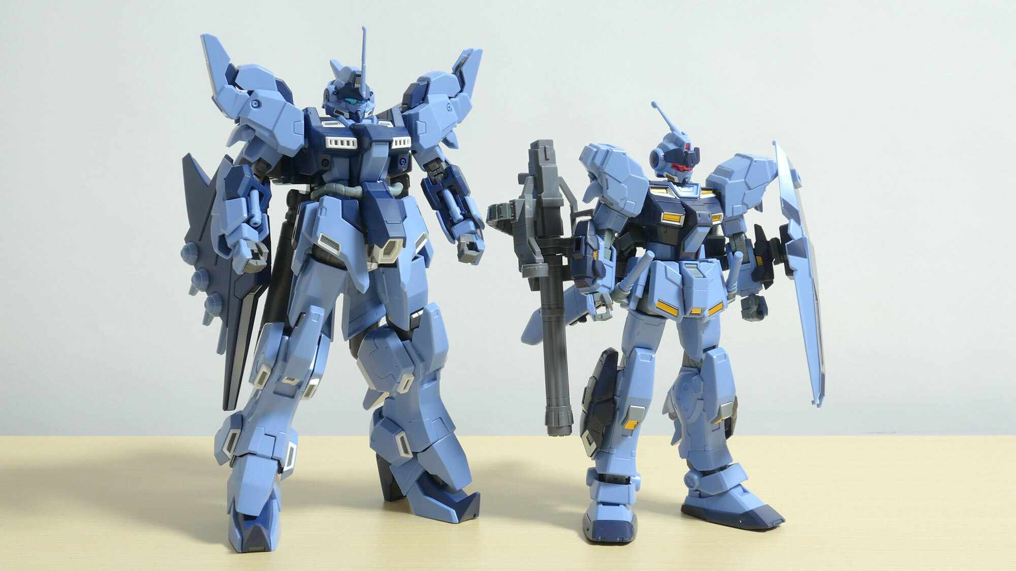 左：当キット　／　右：HGUC ペイルライダー（空間戦仕様）