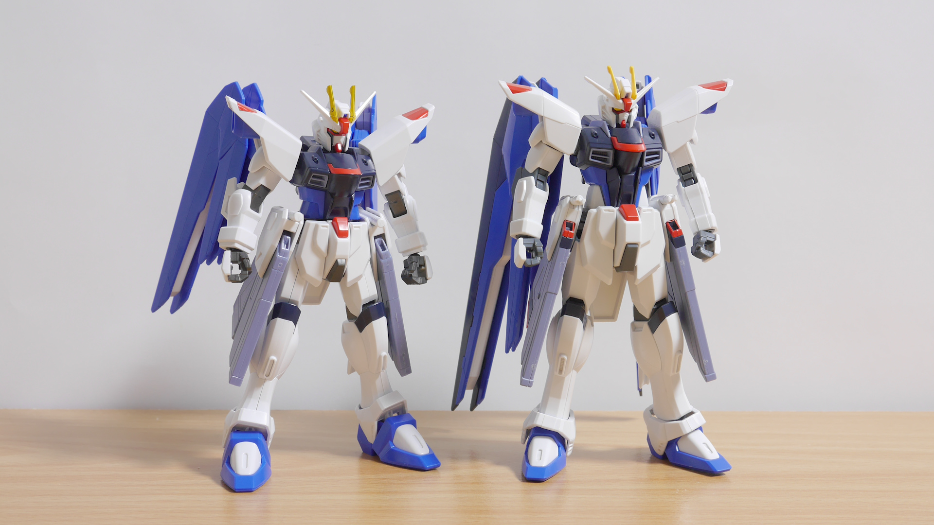 写真左：HG No.R15 ／ 写真右：HGCE No.192（当キット）