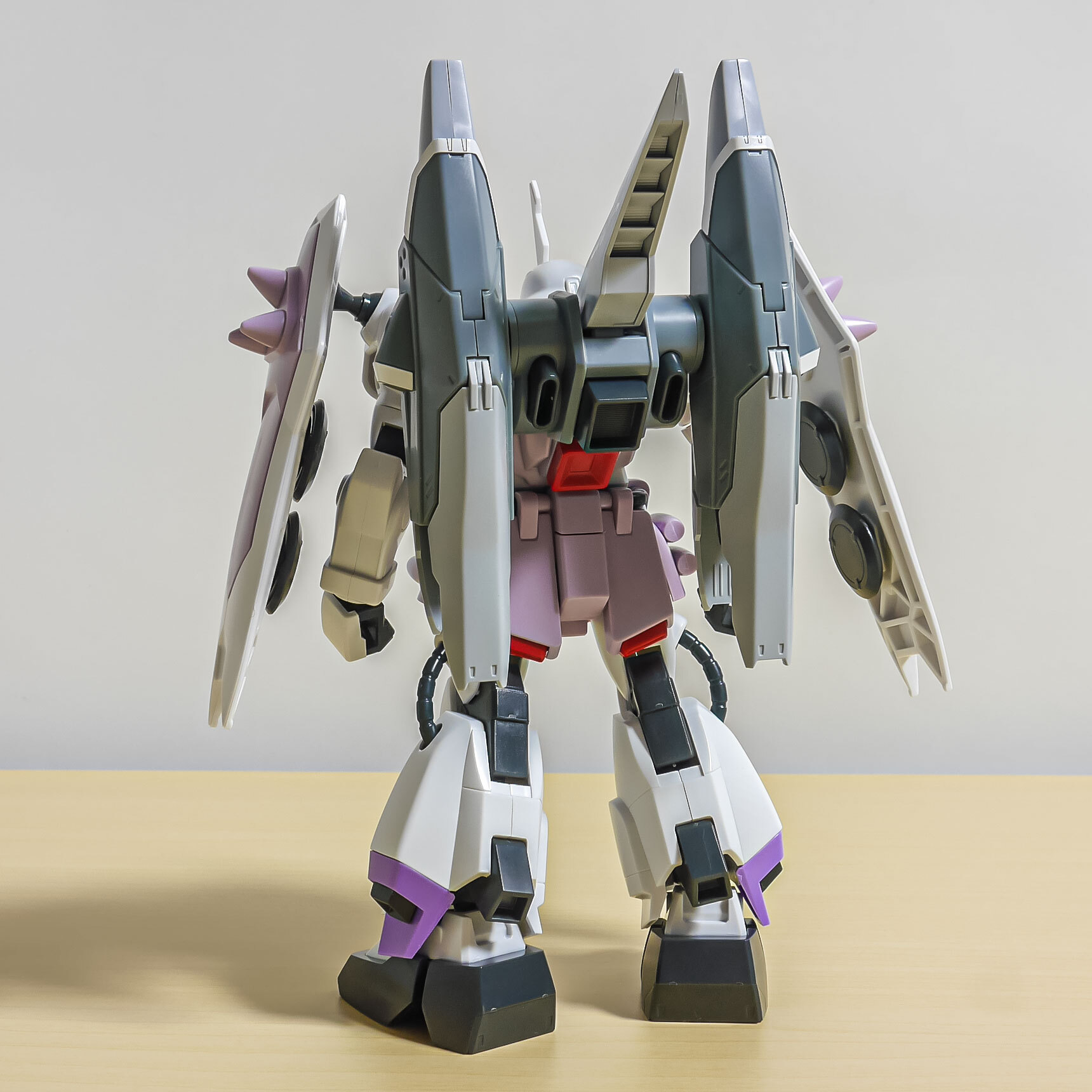 レビュー】エース機の風格!亡霊の名を冠した純白のザク(シゲ レビュー】エース機の風格!亡霊の名を冠した純白のザク(シゲ