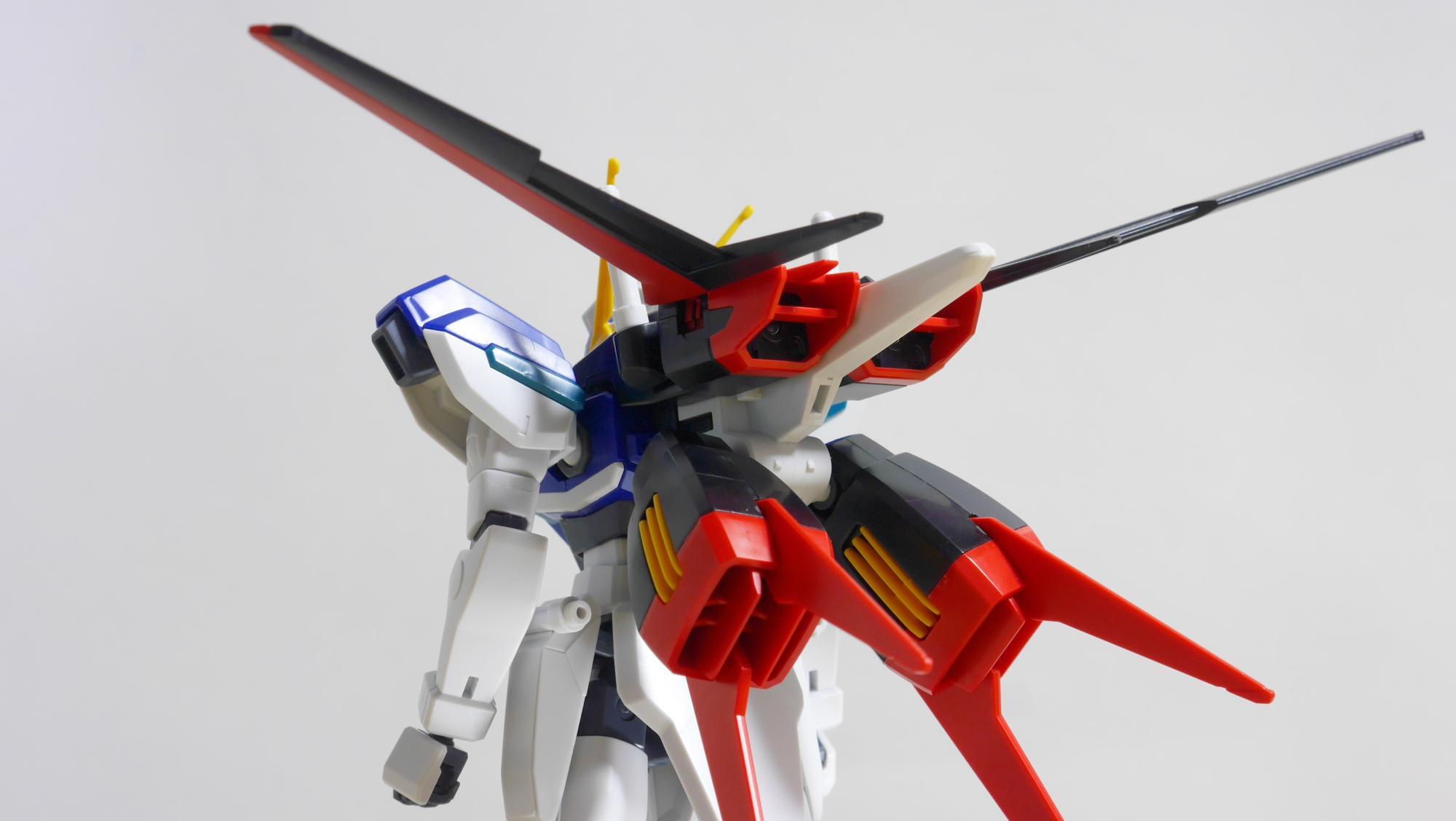 「HGCE エールストライクガンダム」のエールストライカーを装着した例