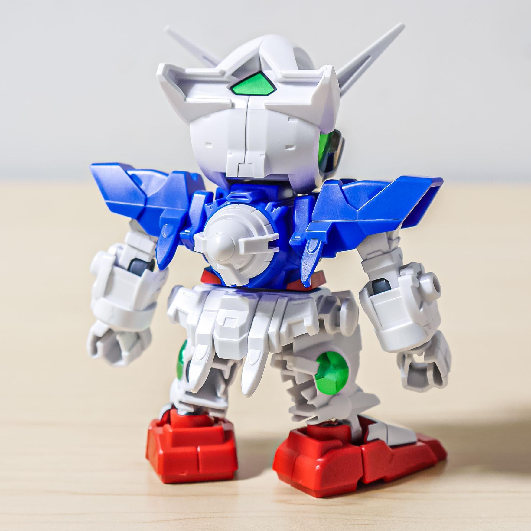 劇中序盤の主役ガンダム！ラクラク組み立て、でもシールが大変