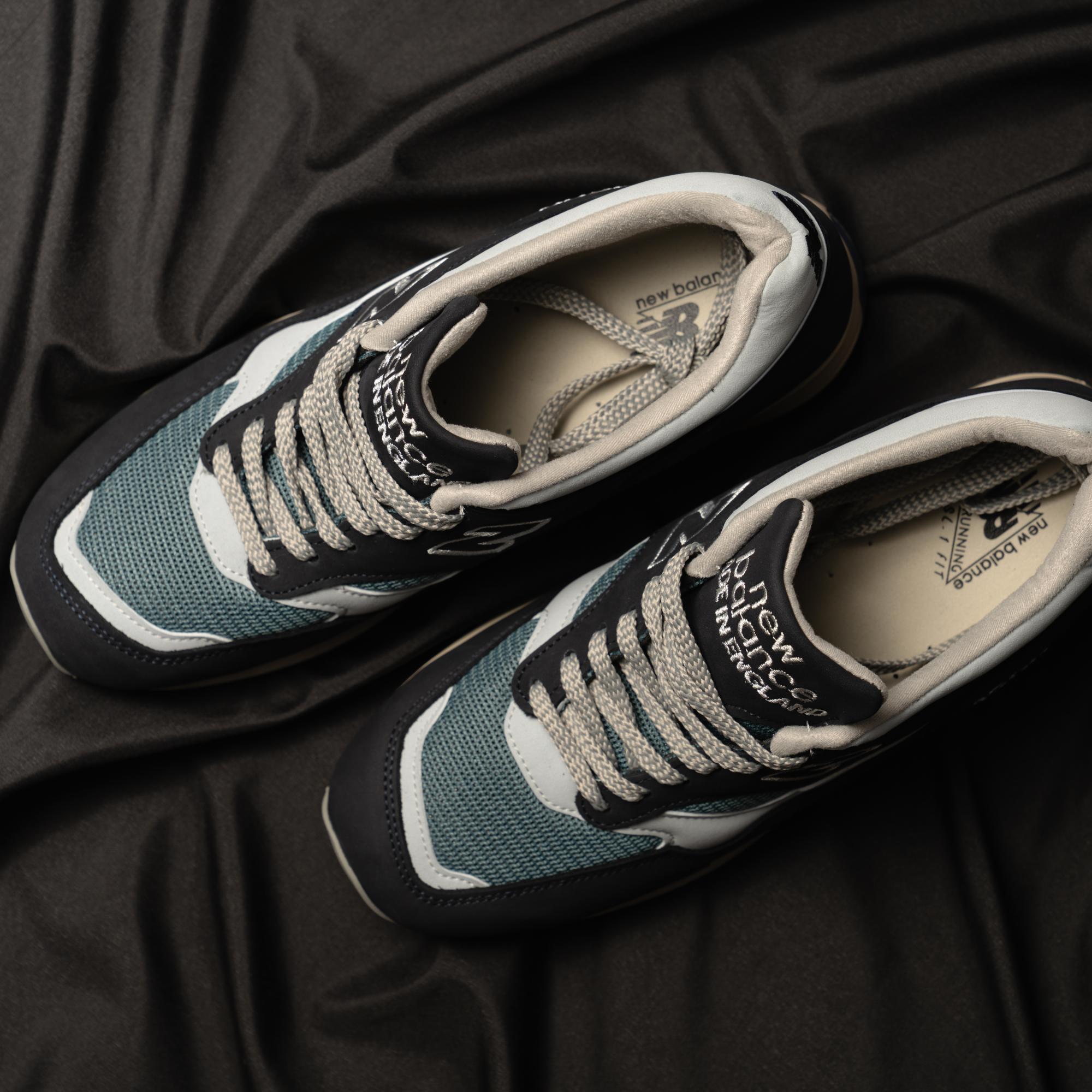 New Balance 1500 グレー スニーカー 高級感抜群のニューバランス。定番モデルと差をつけられるUK製