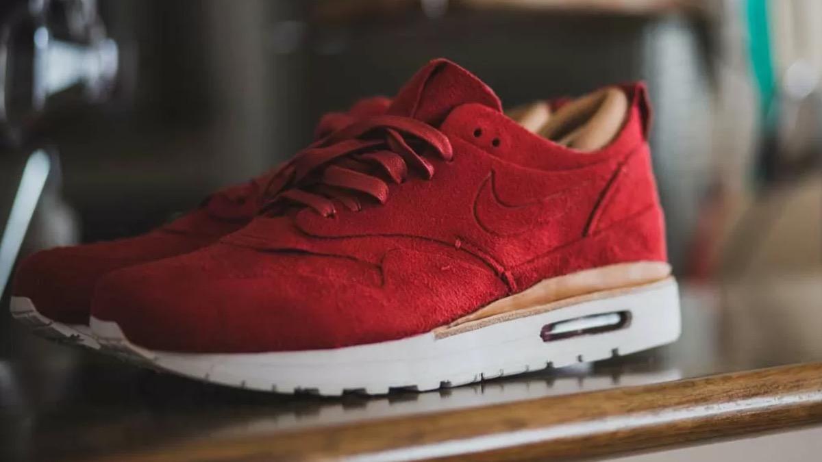 Nike スエード スニーカー ブラウン/レッド 通称つま赤　BISON Nike スエード スニーカー ブラウン/レッド 通称つま赤 BISON