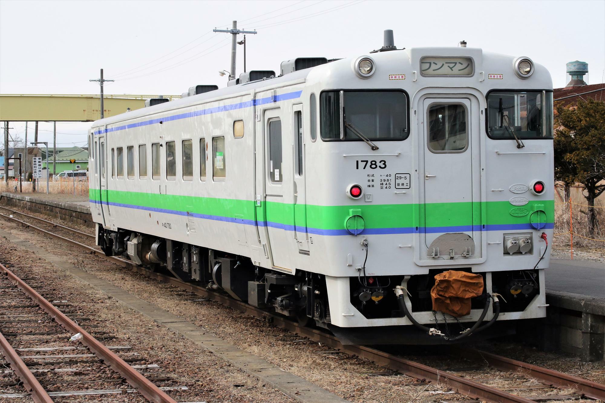日高本線の列車(鵡川駅で2023年3月12日撮影)