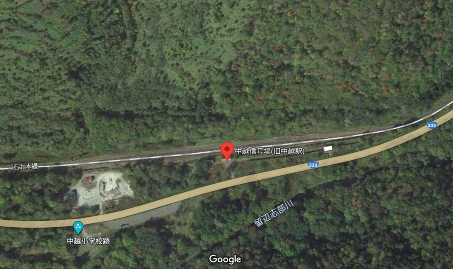 国道から直接駅跡に行ける　(C)Google