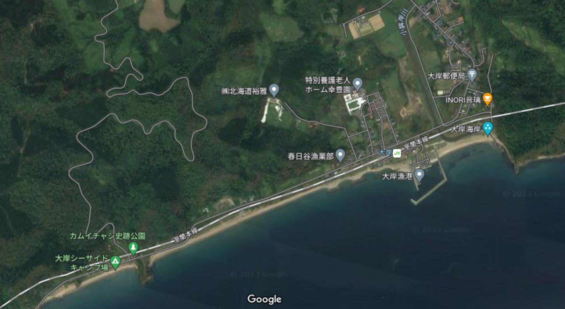 大岸駅とカムイチャシ史跡公園の位置　　(C)Google