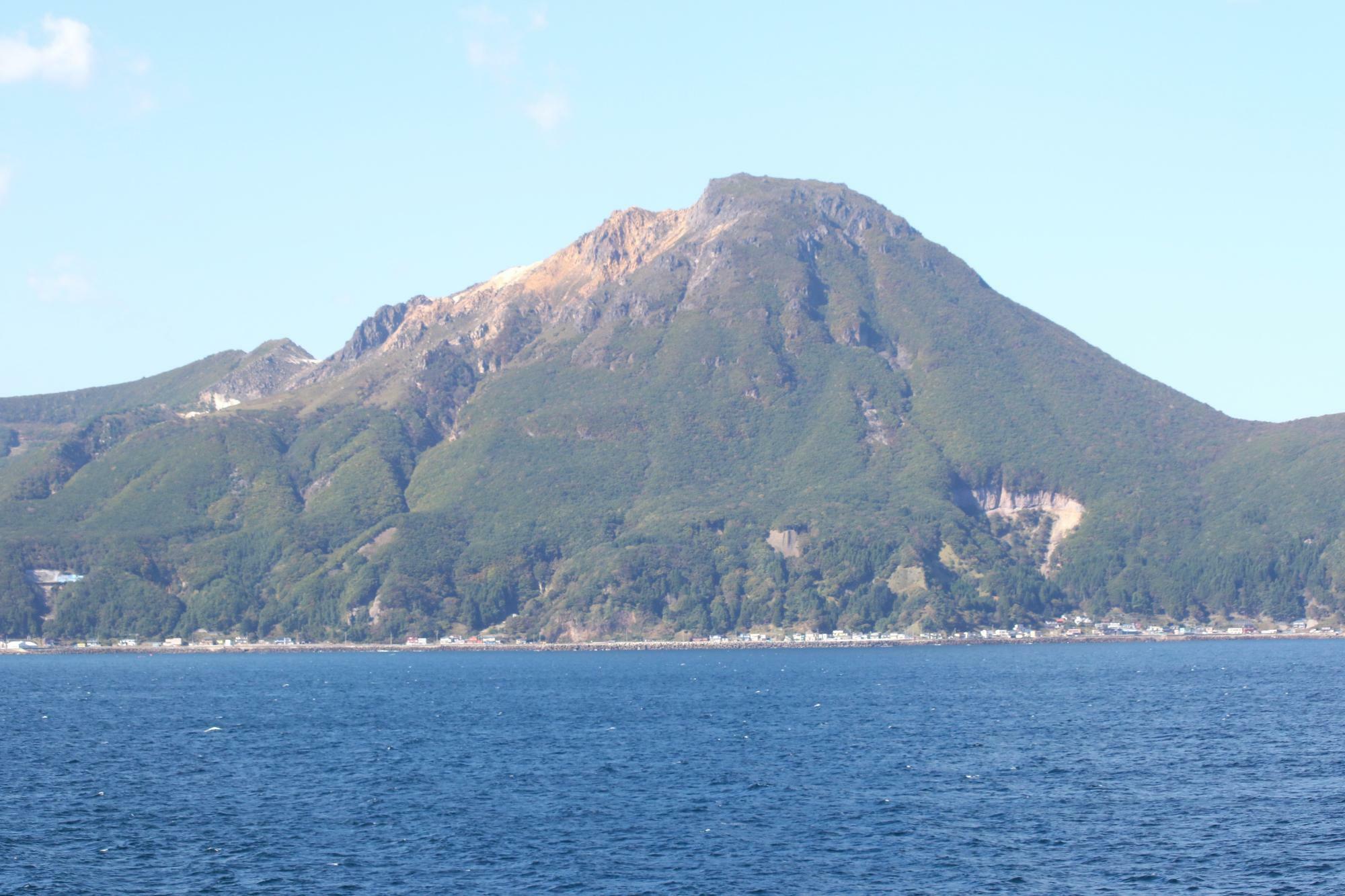 津軽海峡から見た恵山