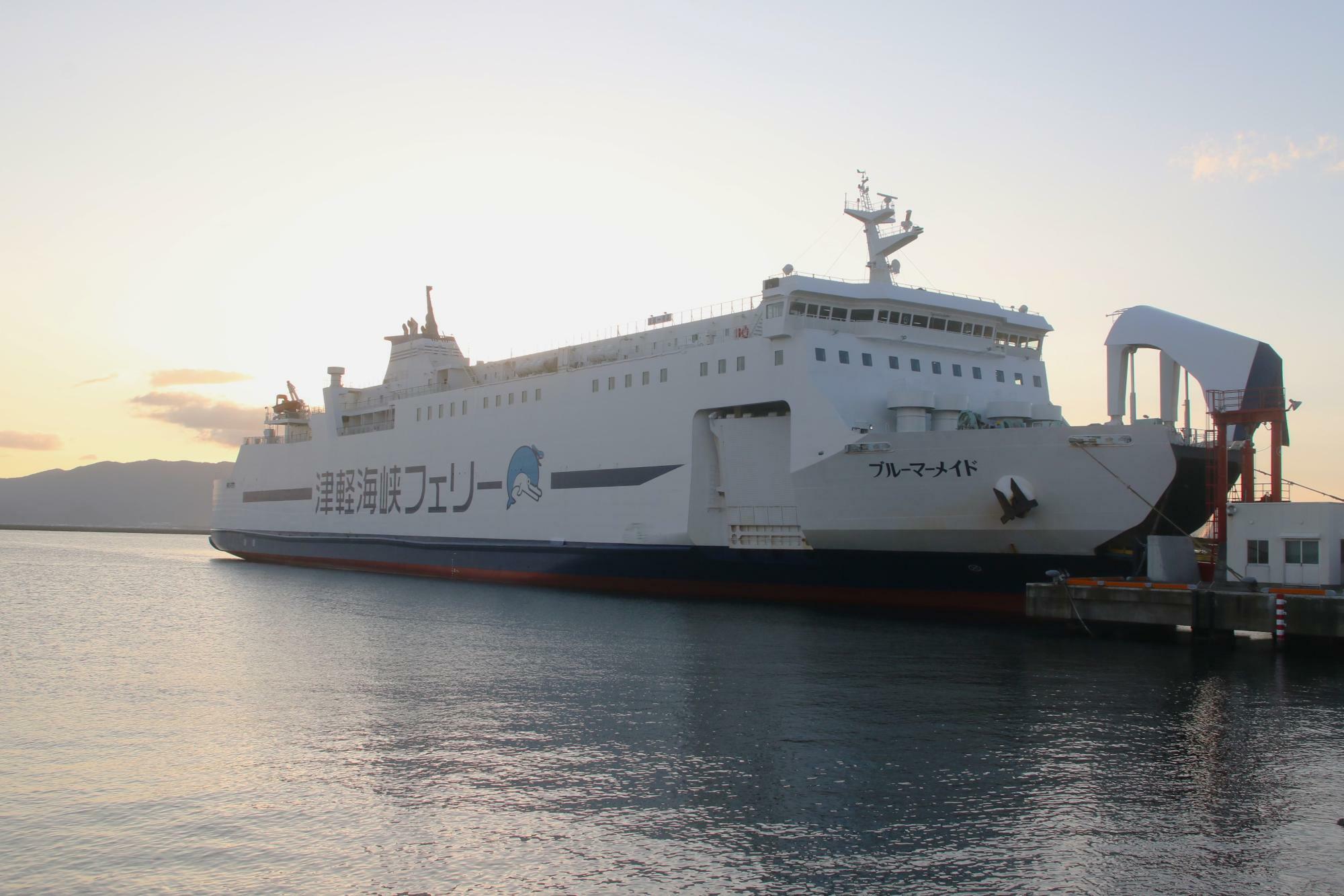 「ブルーマーメイド」は津軽海峡Fターミナルから離れたバース使用