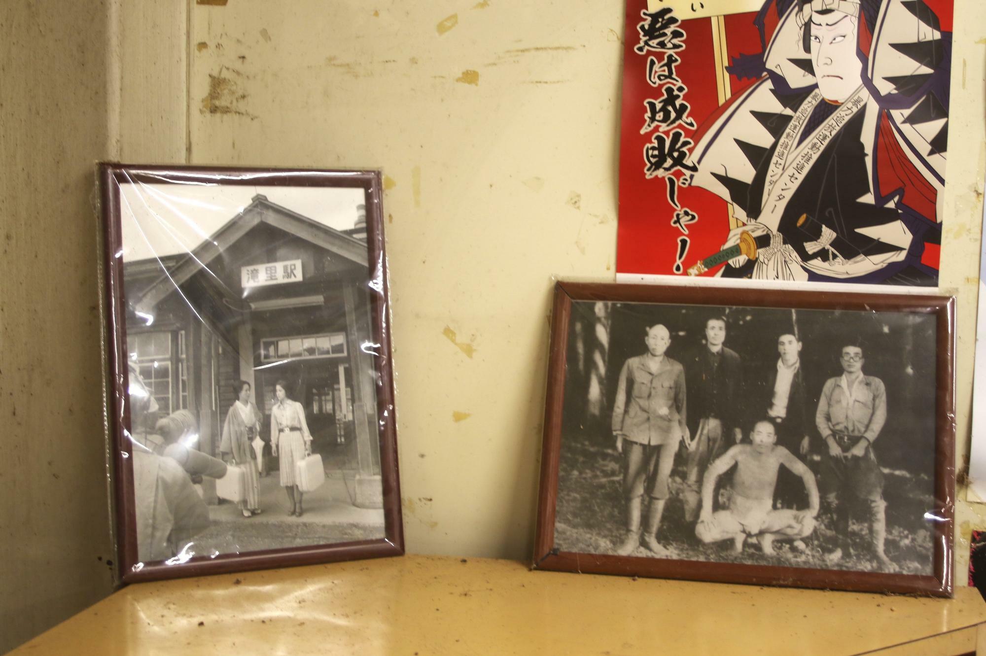 旧滝里駅での白黒写真拡大