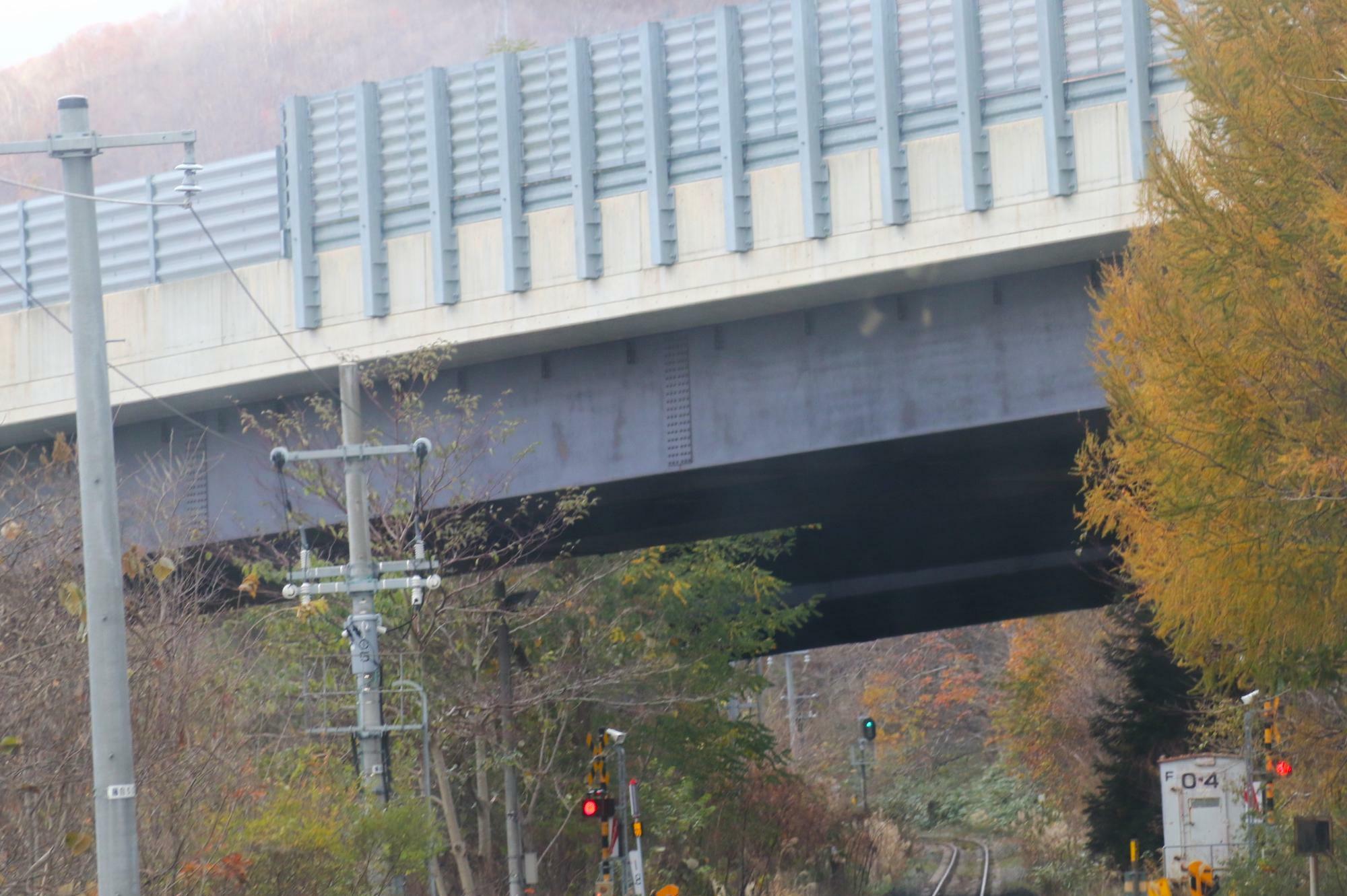 函館新道の橋を過ぎるとトンネルが連続