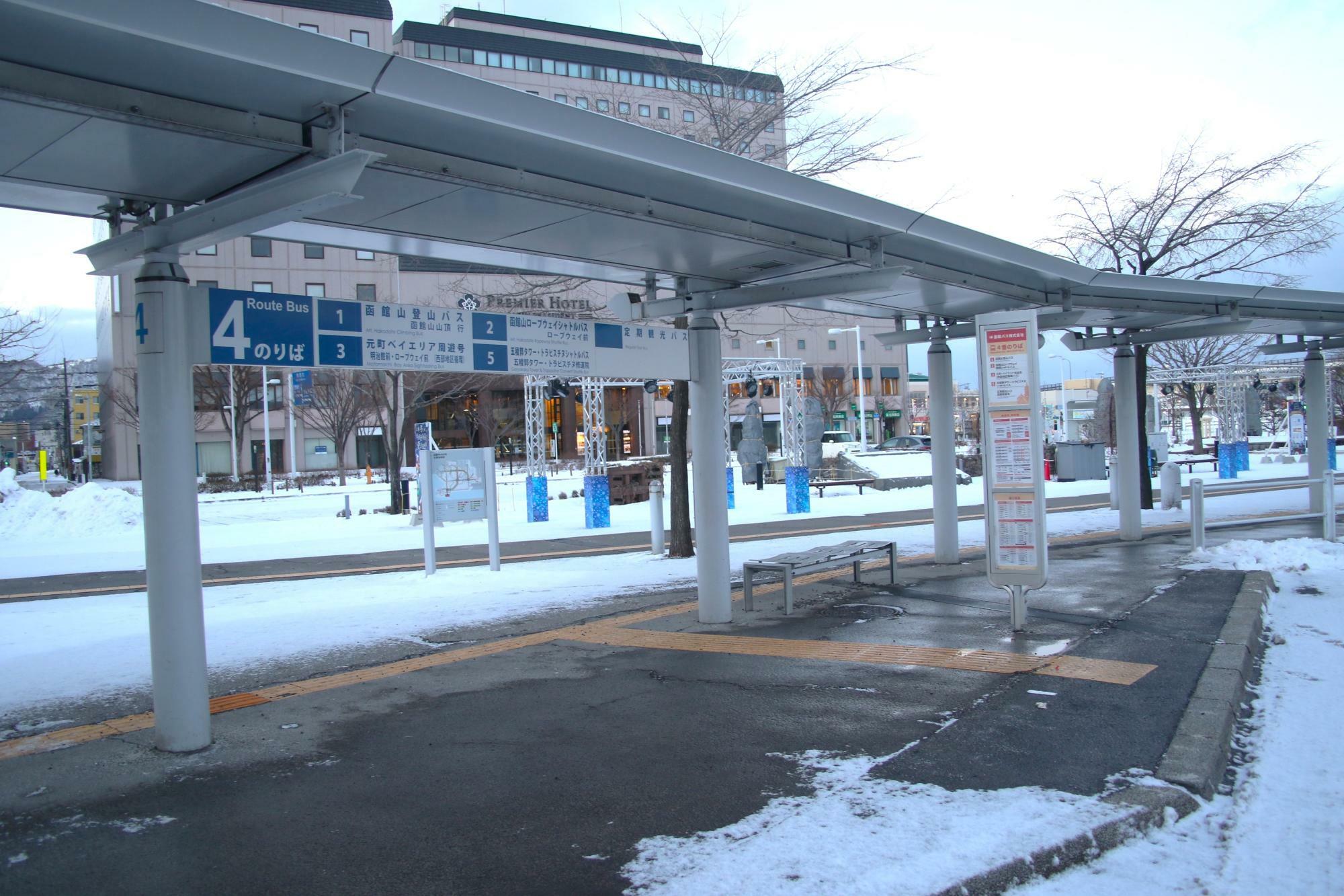 函館バス定期観光バスは4番のりば
