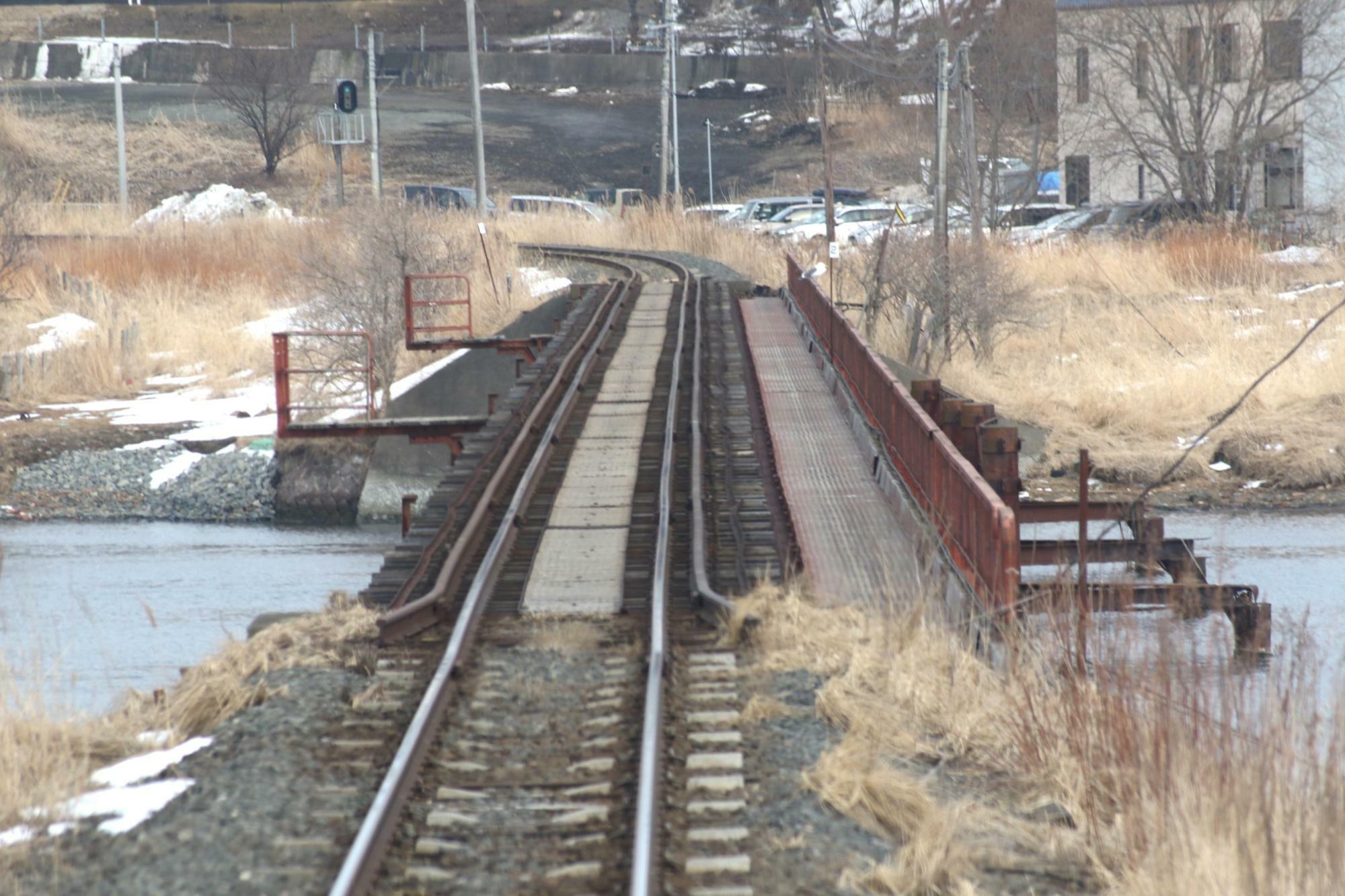 釧路川橋梁を渡ります